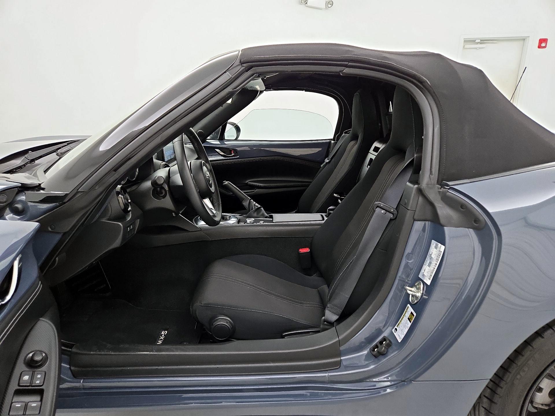 Thumbnail: 2021 Mazda MX-5 Miata - 11