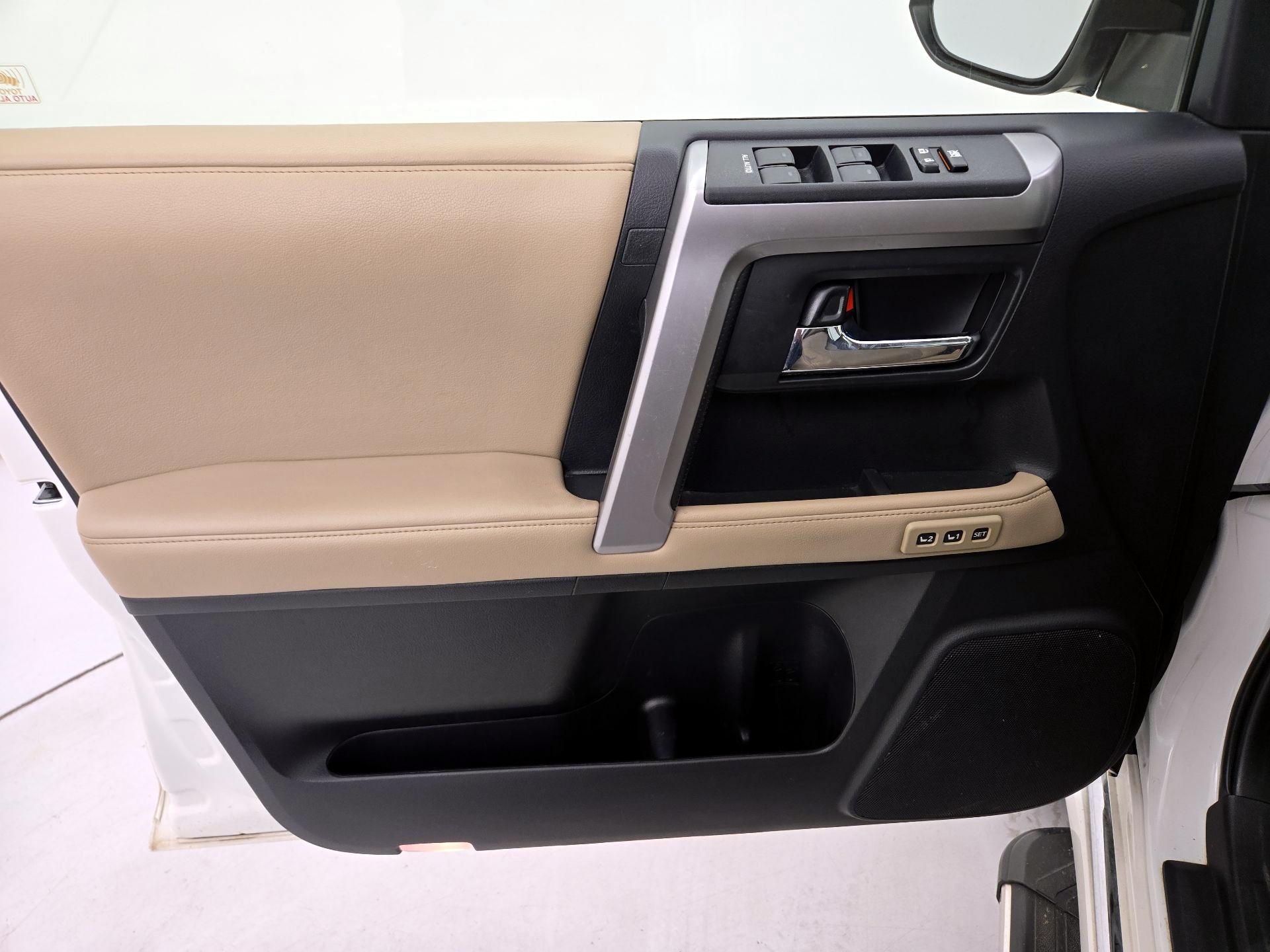 Thumbnail: 2015 Toyota 4Runner - 12