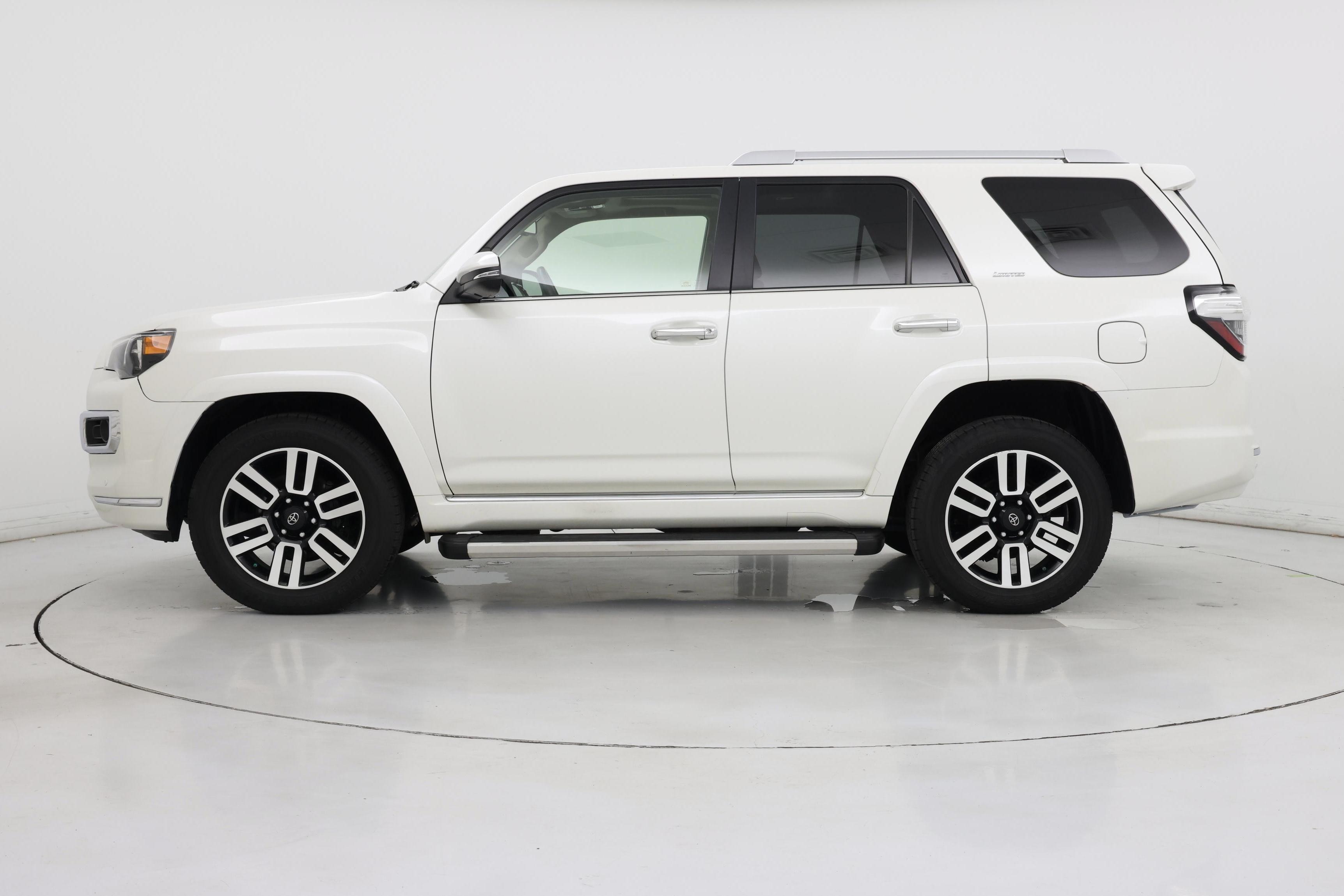 Thumbnail: 2015 Toyota 4Runner - 3