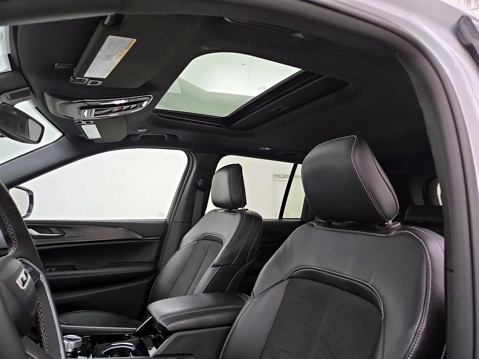 Thumbnail: 2023 Jeep Grand Cherokee - 19