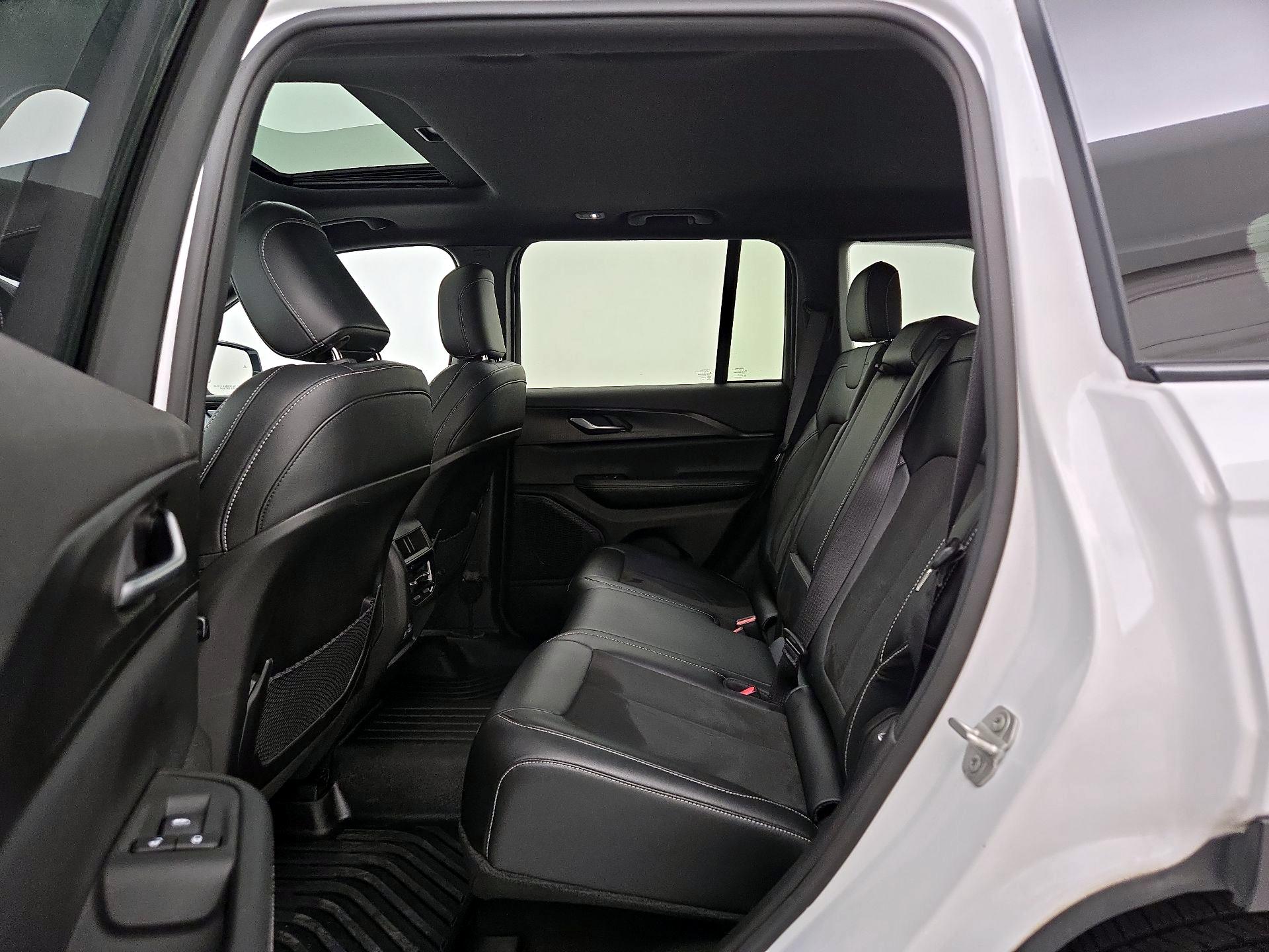 Thumbnail: 2023 Jeep Grand Cherokee - 20