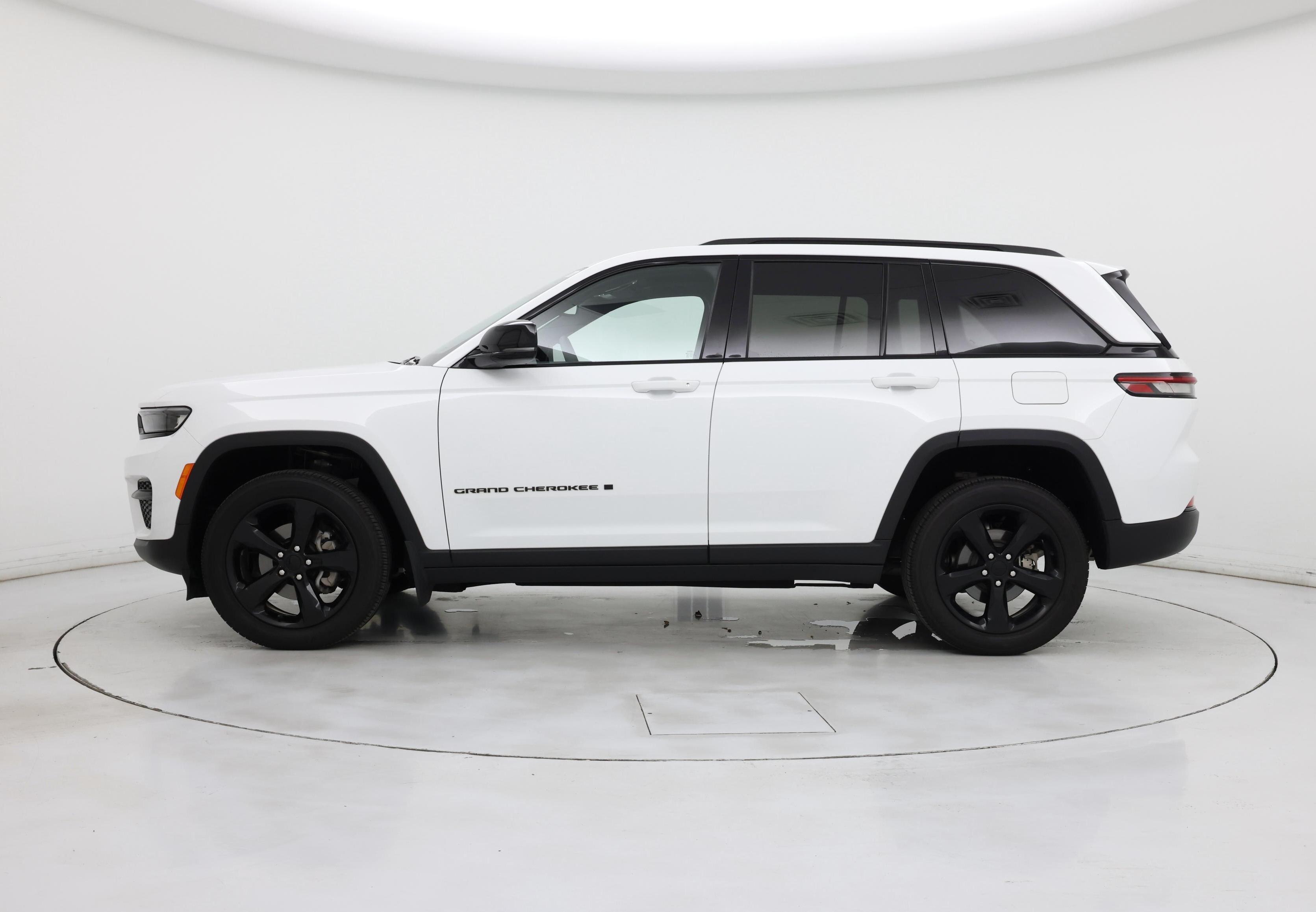 Thumbnail: 2023 Jeep Grand Cherokee - 3