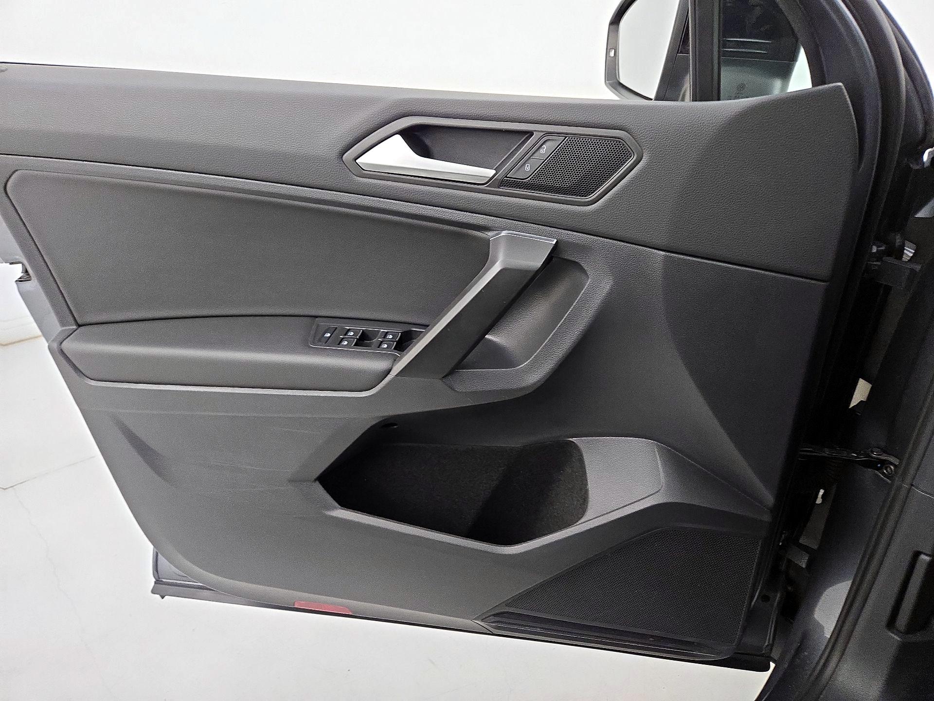 Thumbnail: 2021 Volkswagen Tiguan - 12