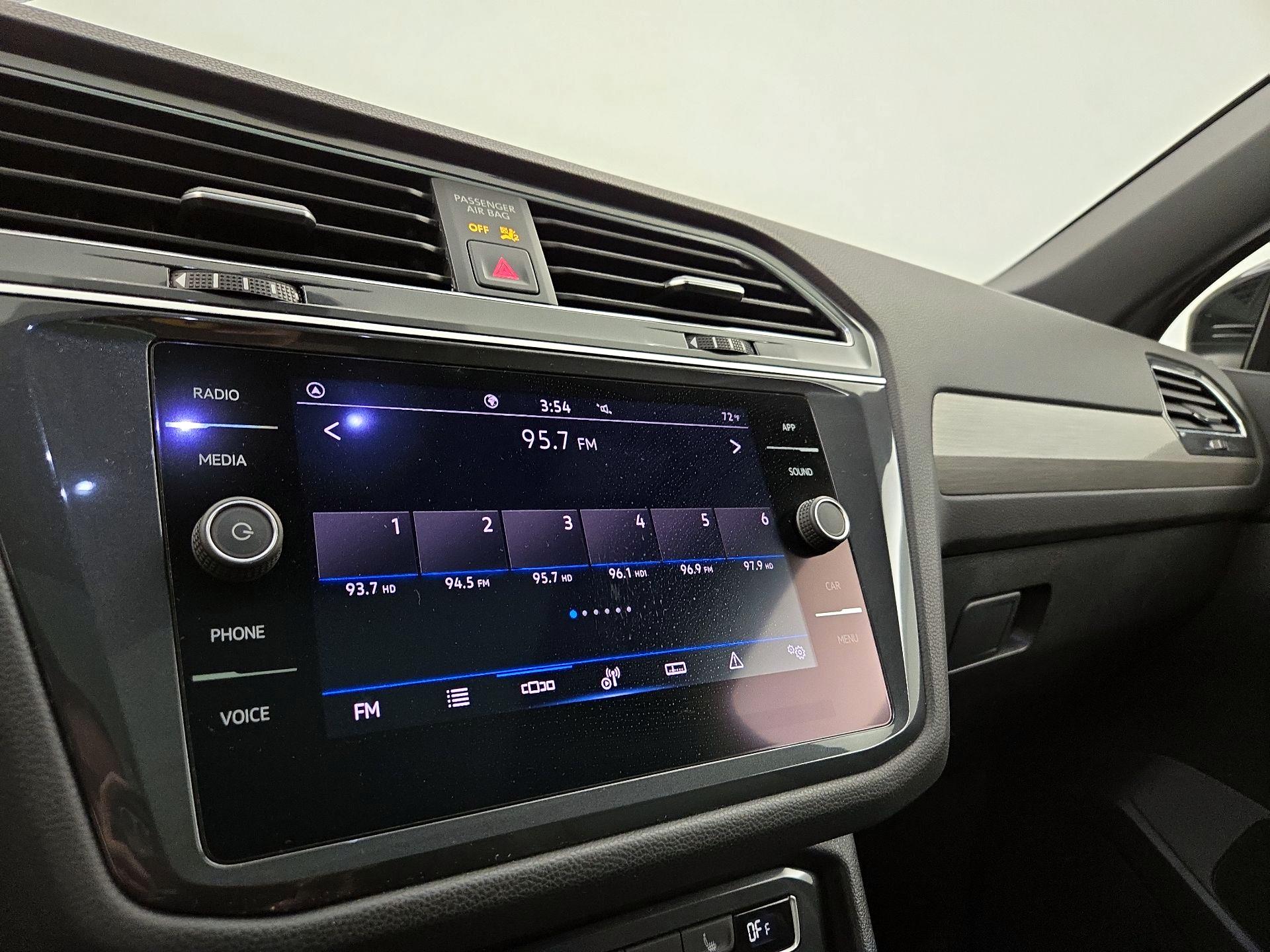 Thumbnail: 2021 Volkswagen Tiguan - 15