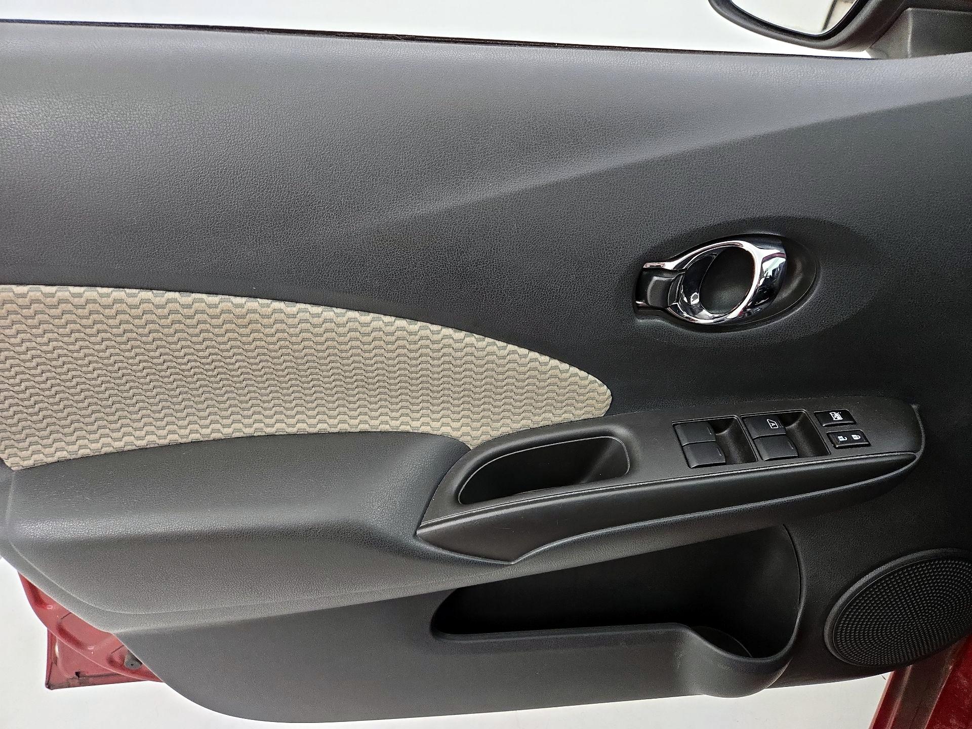 Thumbnail: 2015 Nissan Versa Note - 12