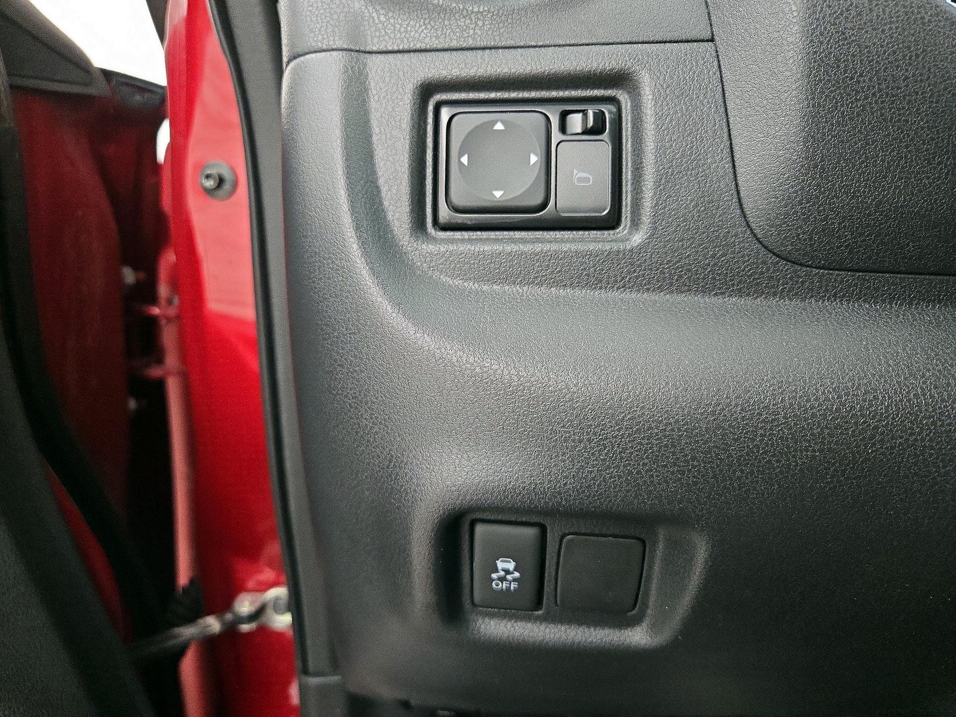 Thumbnail: 2015 Nissan Versa Note - 13