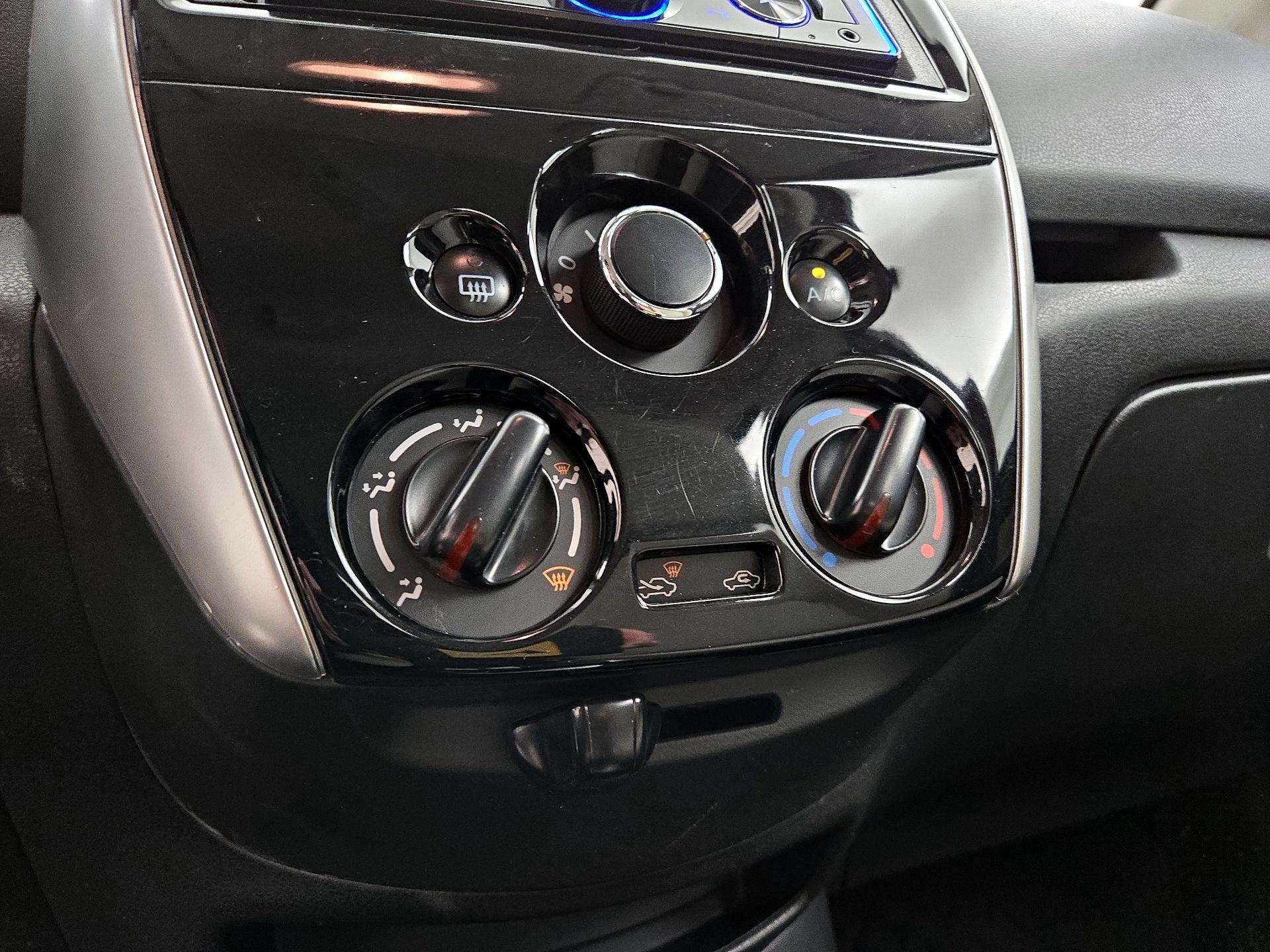 Thumbnail: 2015 Nissan Versa Note - 15