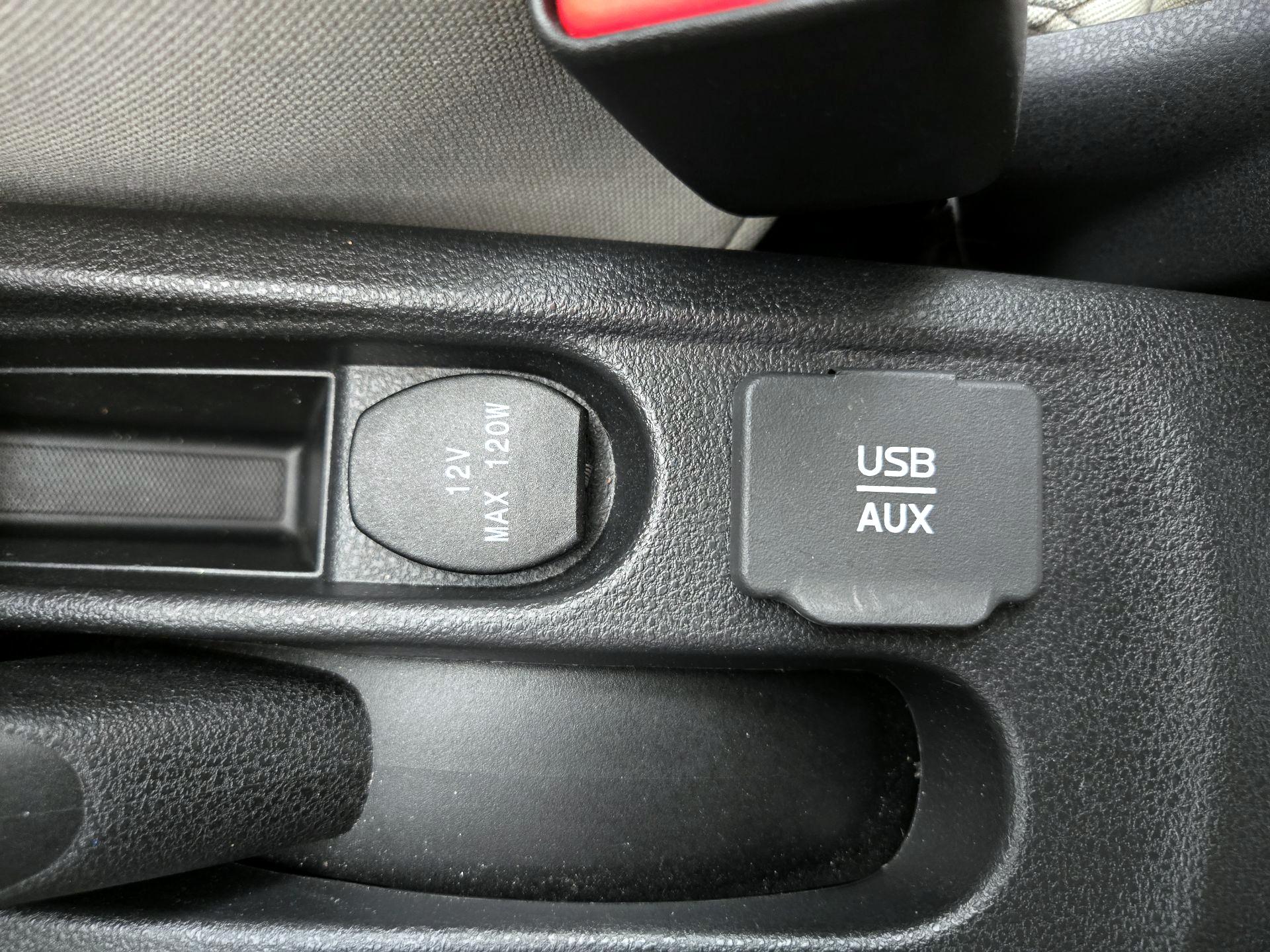 Thumbnail: 2015 Nissan Versa Note - 17