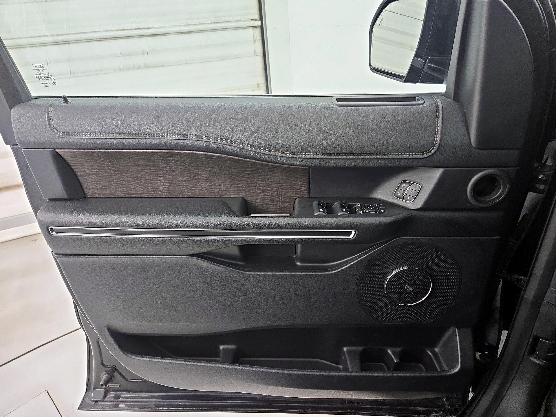 Thumbnail: 2019 Ford Expedition - 10