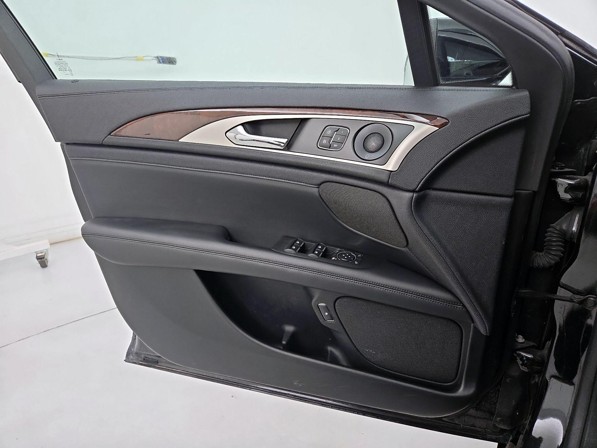 Thumbnail: 2019 Lincoln MKZ - 12