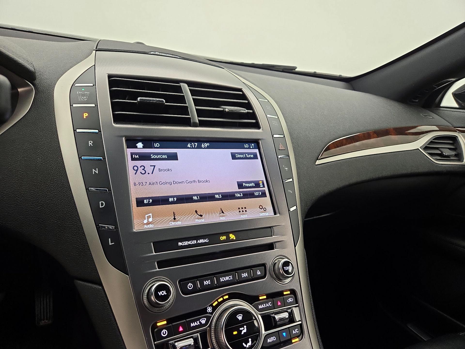 Thumbnail: 2019 Lincoln MKZ - 16
