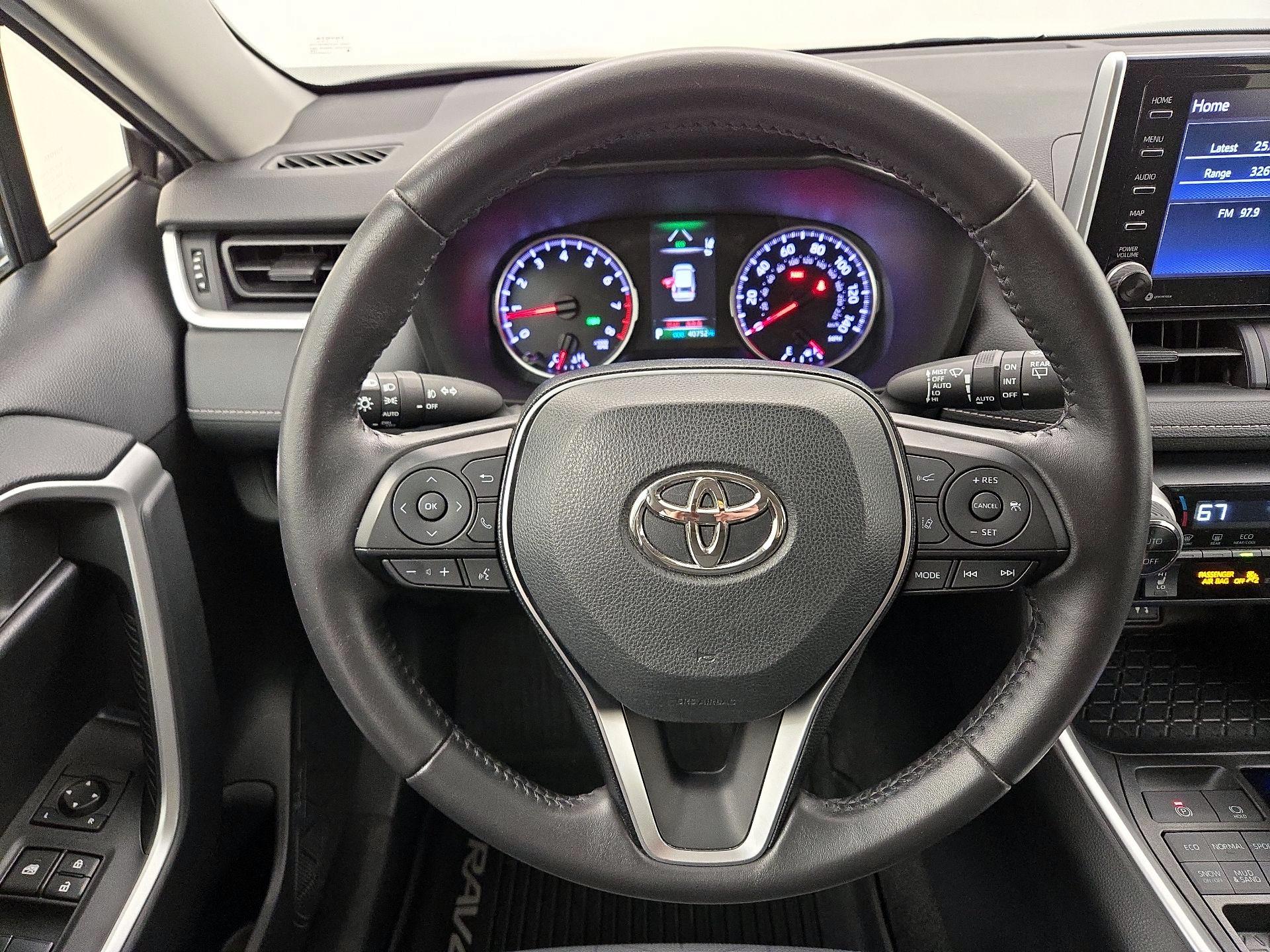 Thumbnail: 2019 Toyota RAV4 - 10