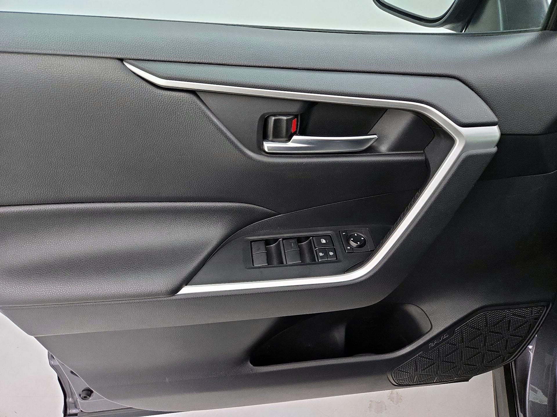 Thumbnail: 2019 Toyota RAV4 - 12