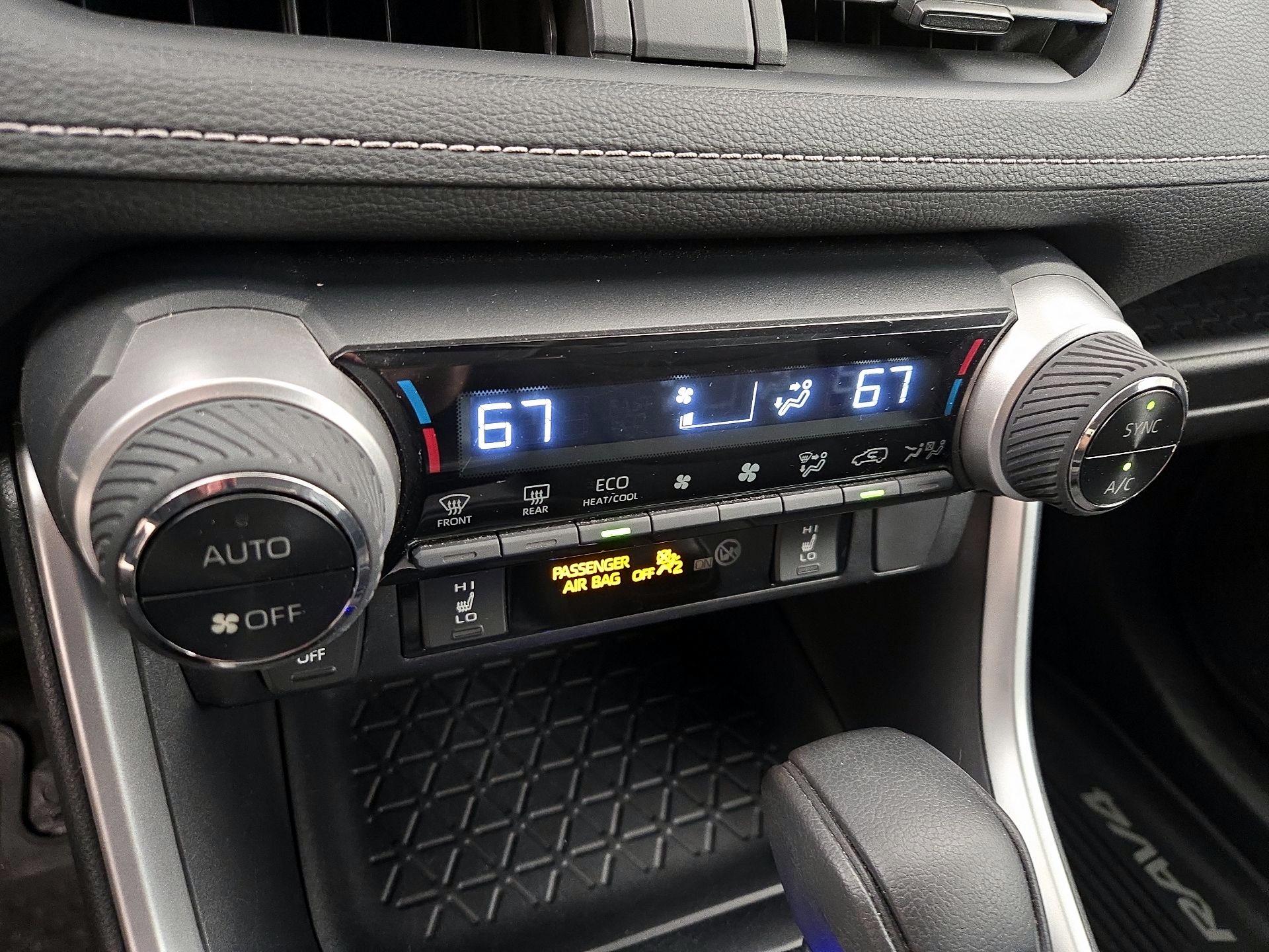 Thumbnail: 2019 Toyota RAV4 - 16