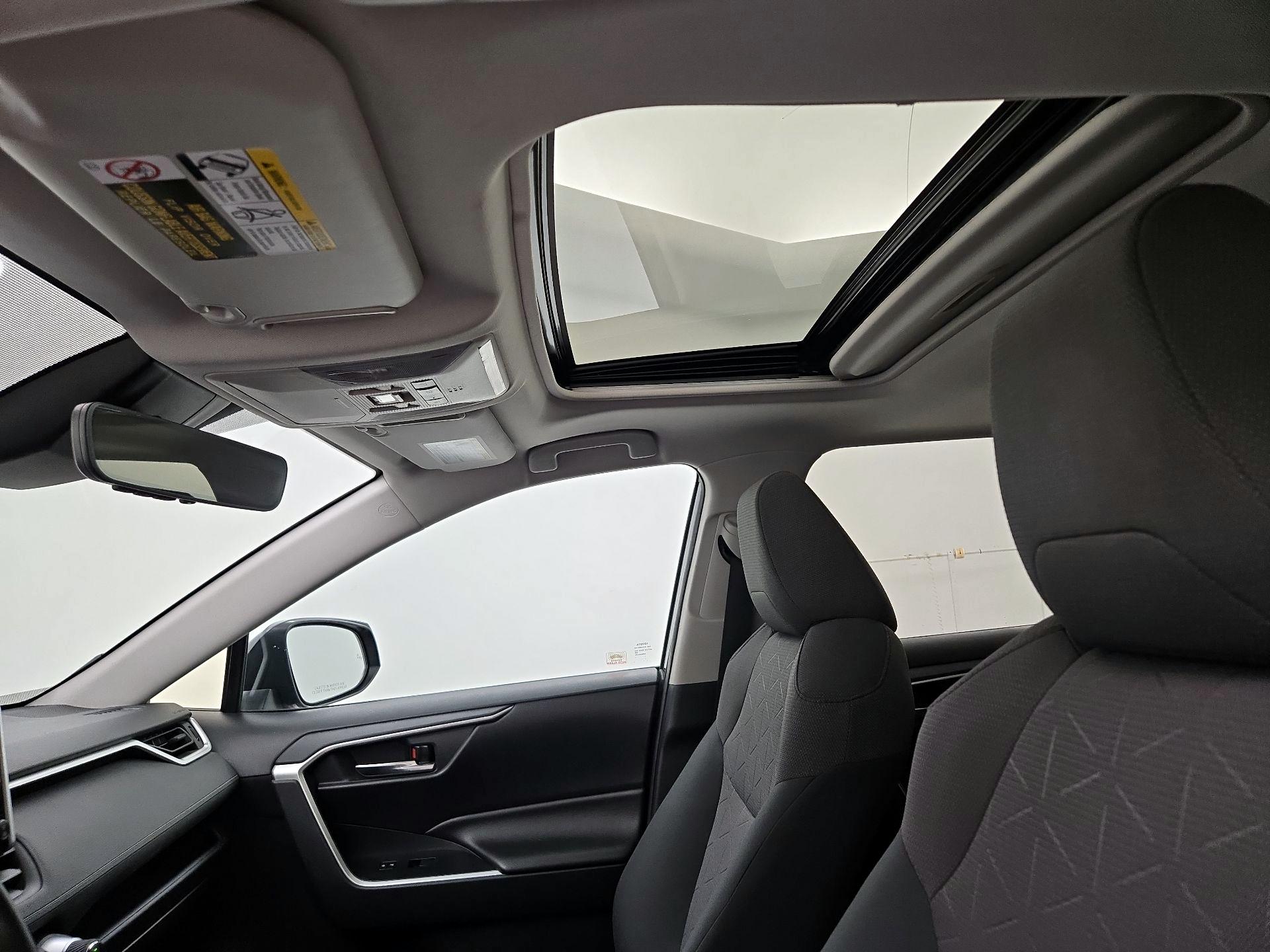 Thumbnail: 2019 Toyota RAV4 - 19
