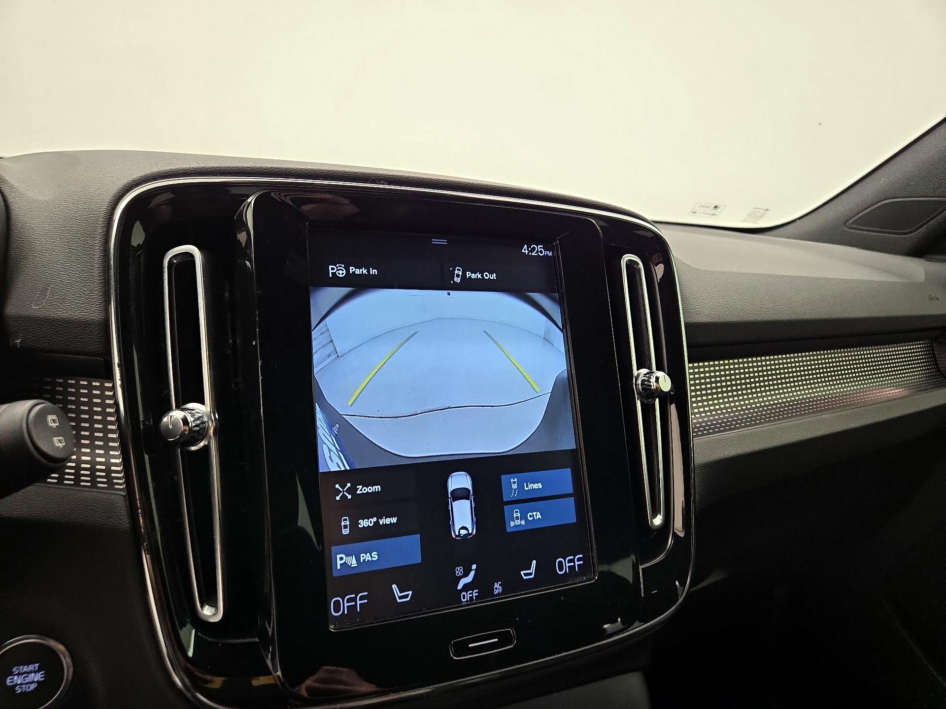 Thumbnail: 2019 Volvo XC40 - 15