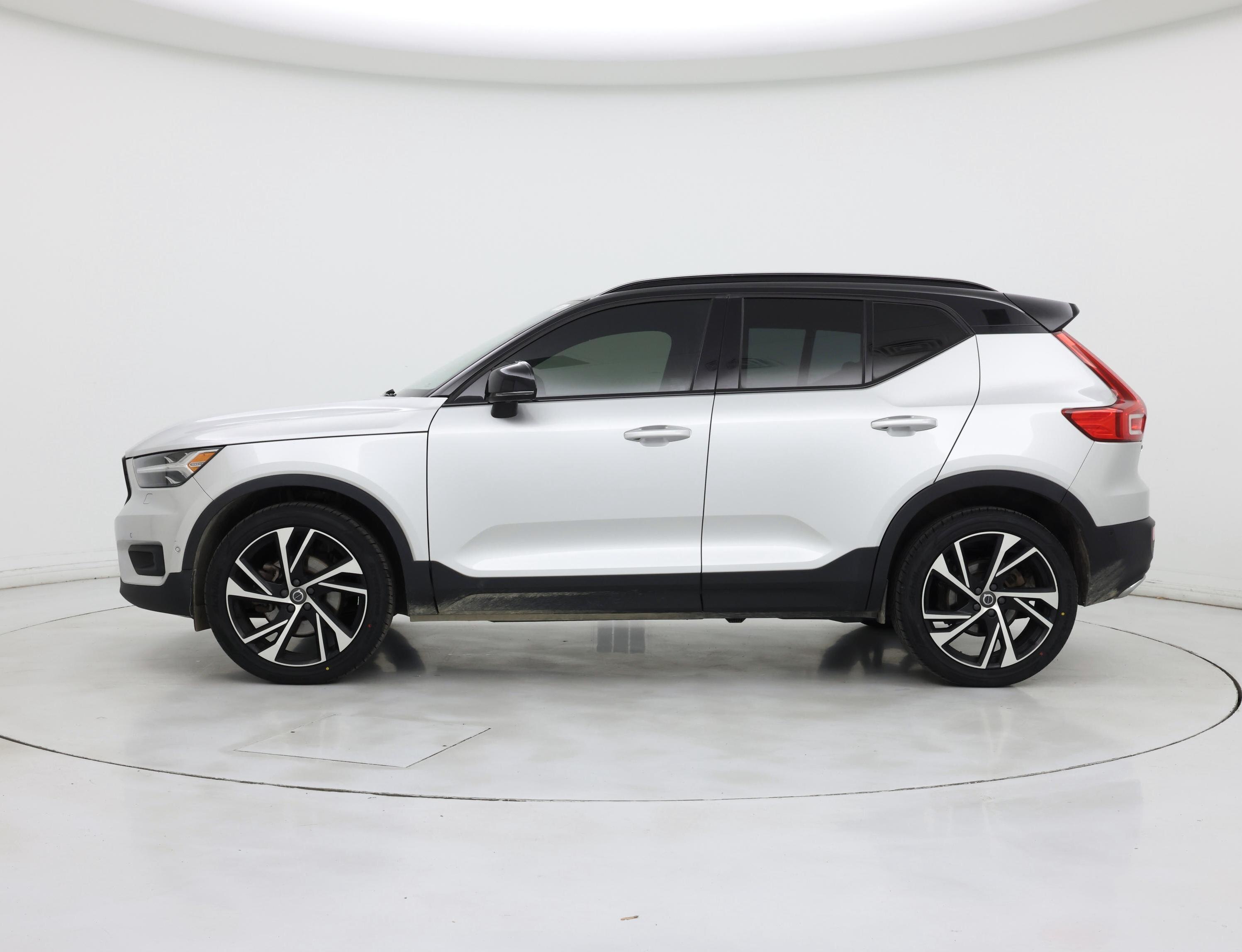 Thumbnail: 2019 Volvo XC40 - 3