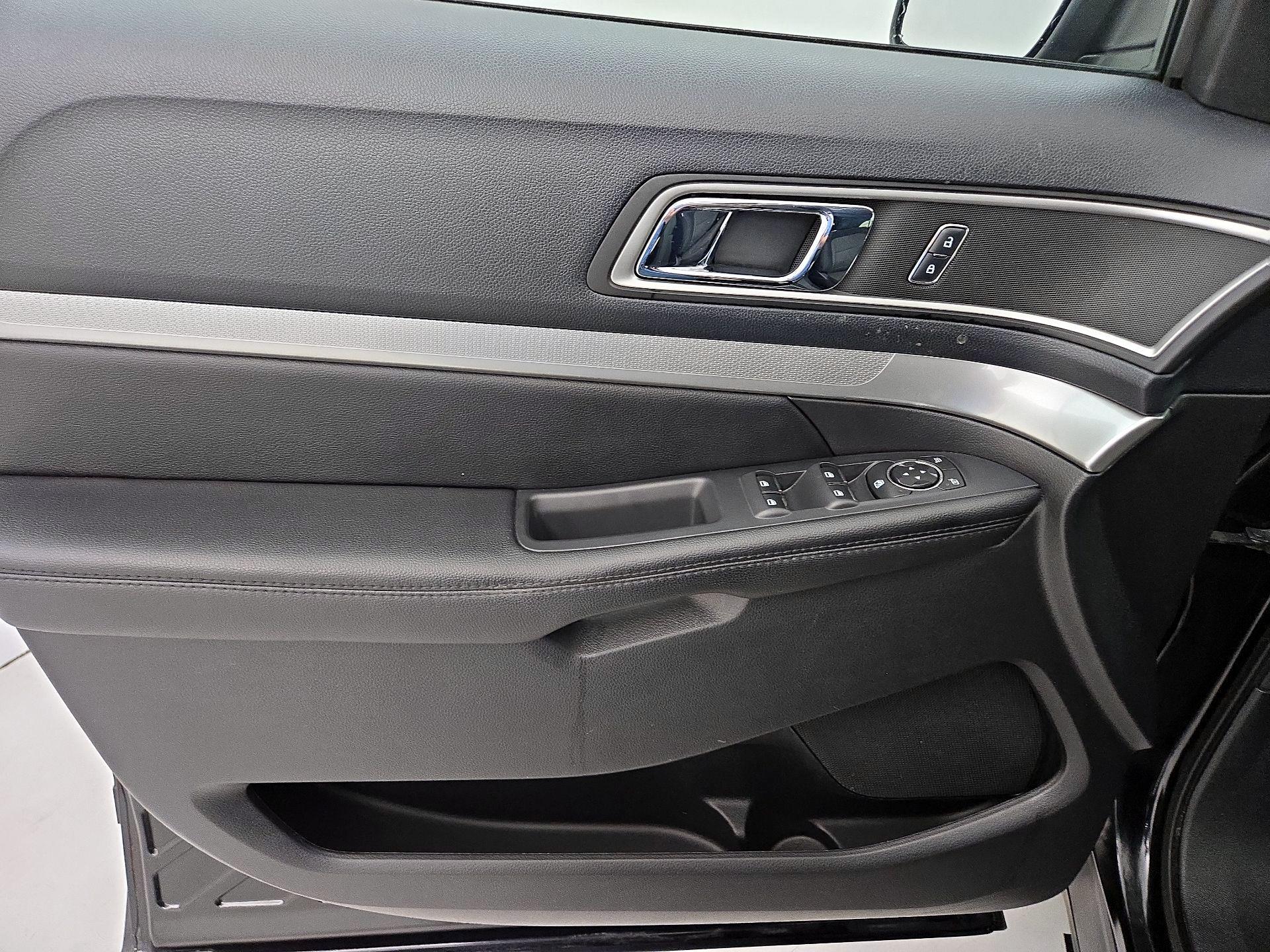 Thumbnail: 2016 Ford Explorer - 12