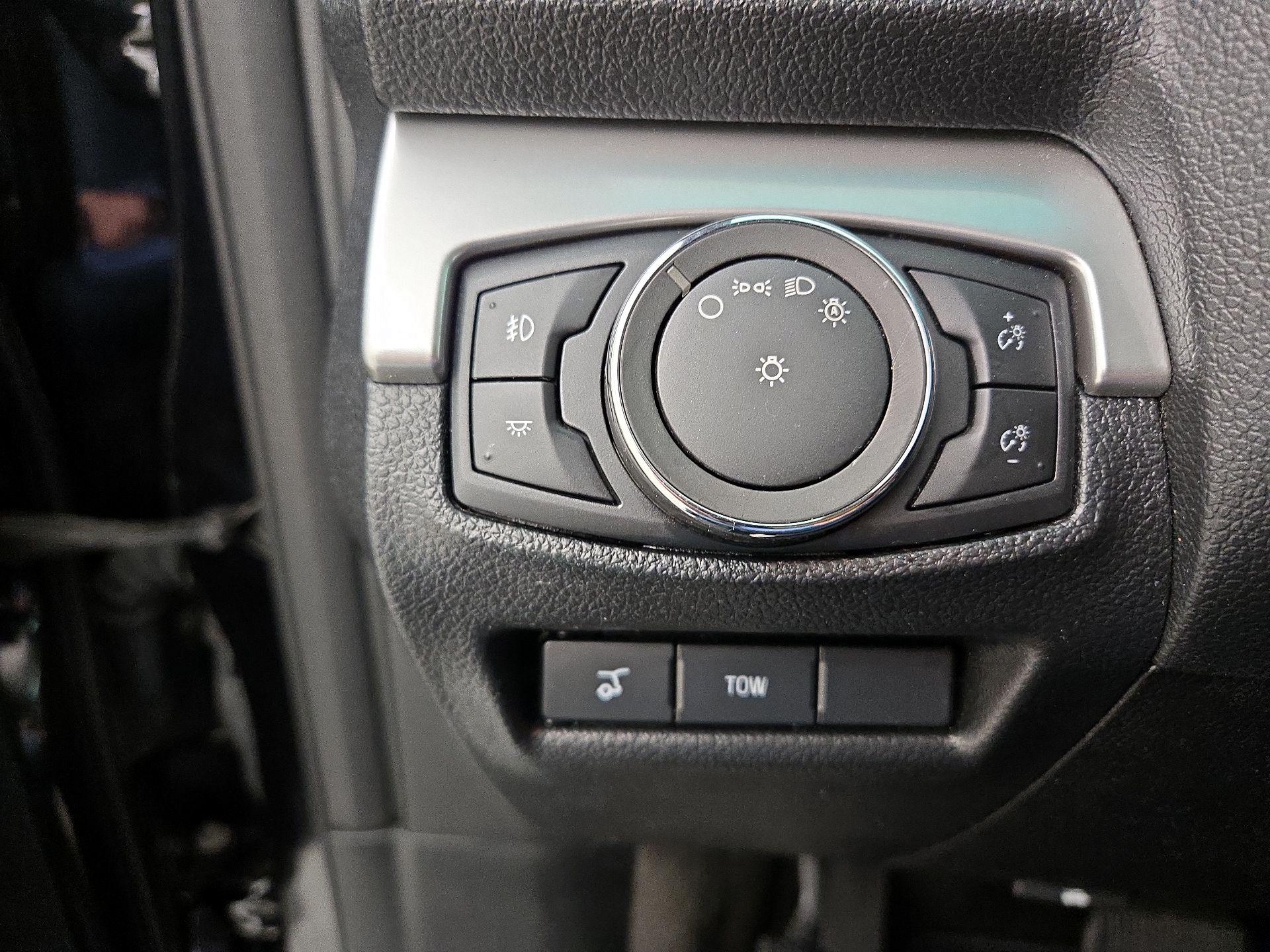 Thumbnail: 2016 Ford Explorer - 13