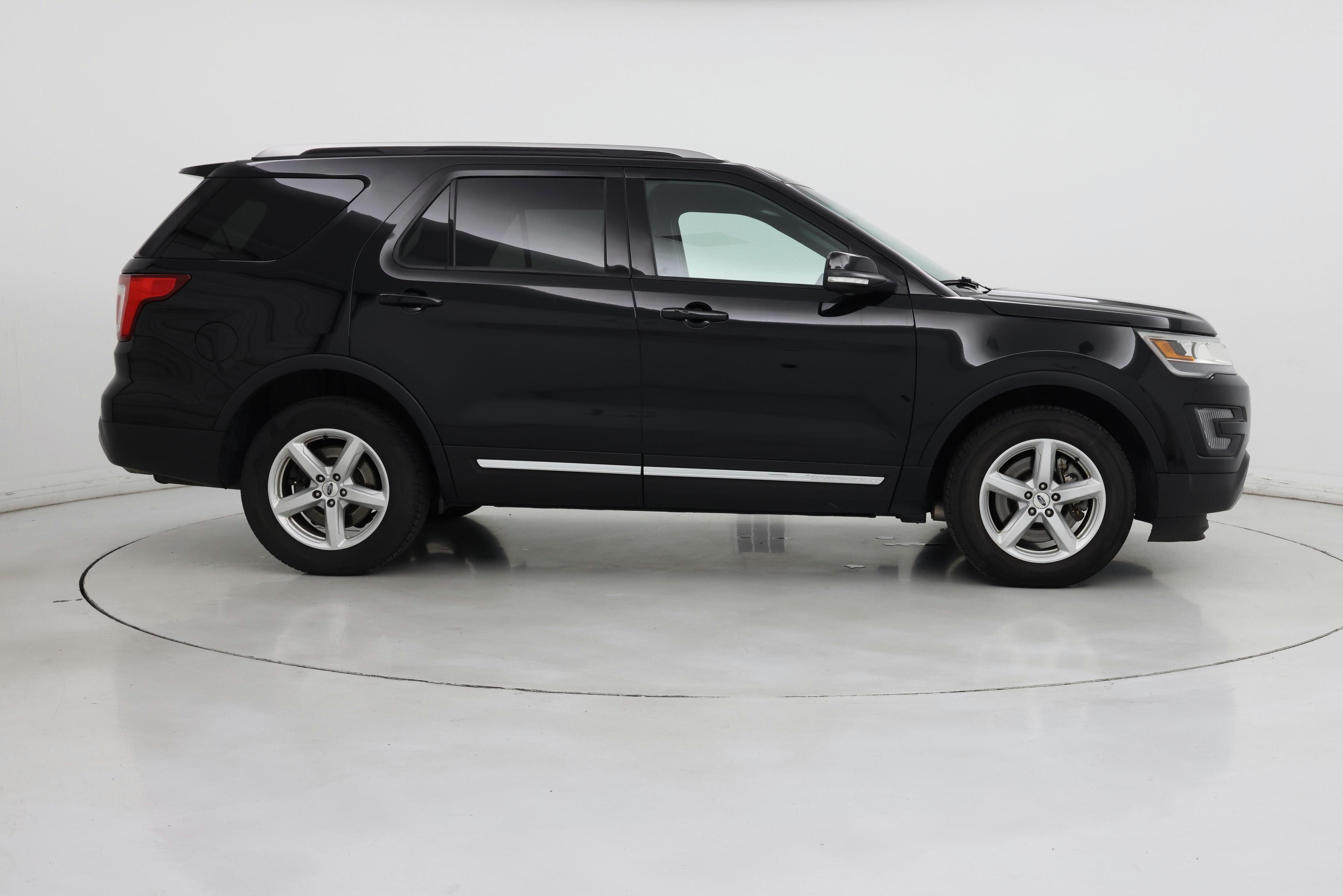Thumbnail: 2016 Ford Explorer - 7