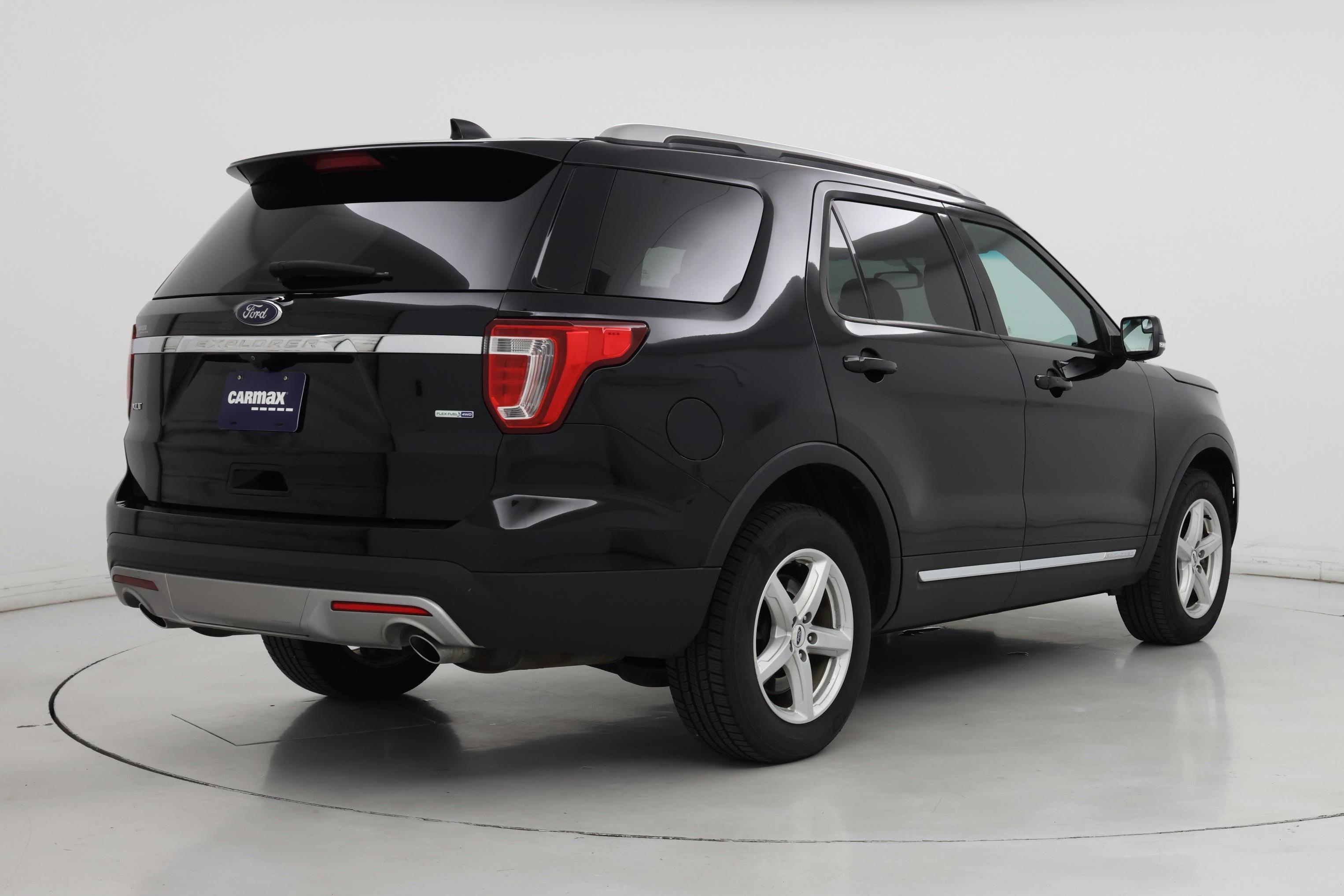 Thumbnail: 2016 Ford Explorer - 8