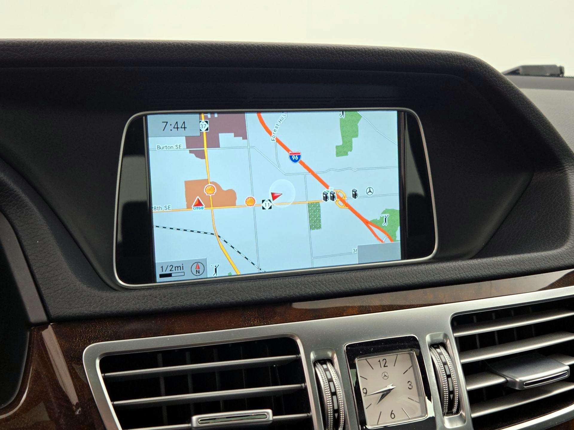 Thumbnail: 2014 Mercedes-Benz E-Class - 14