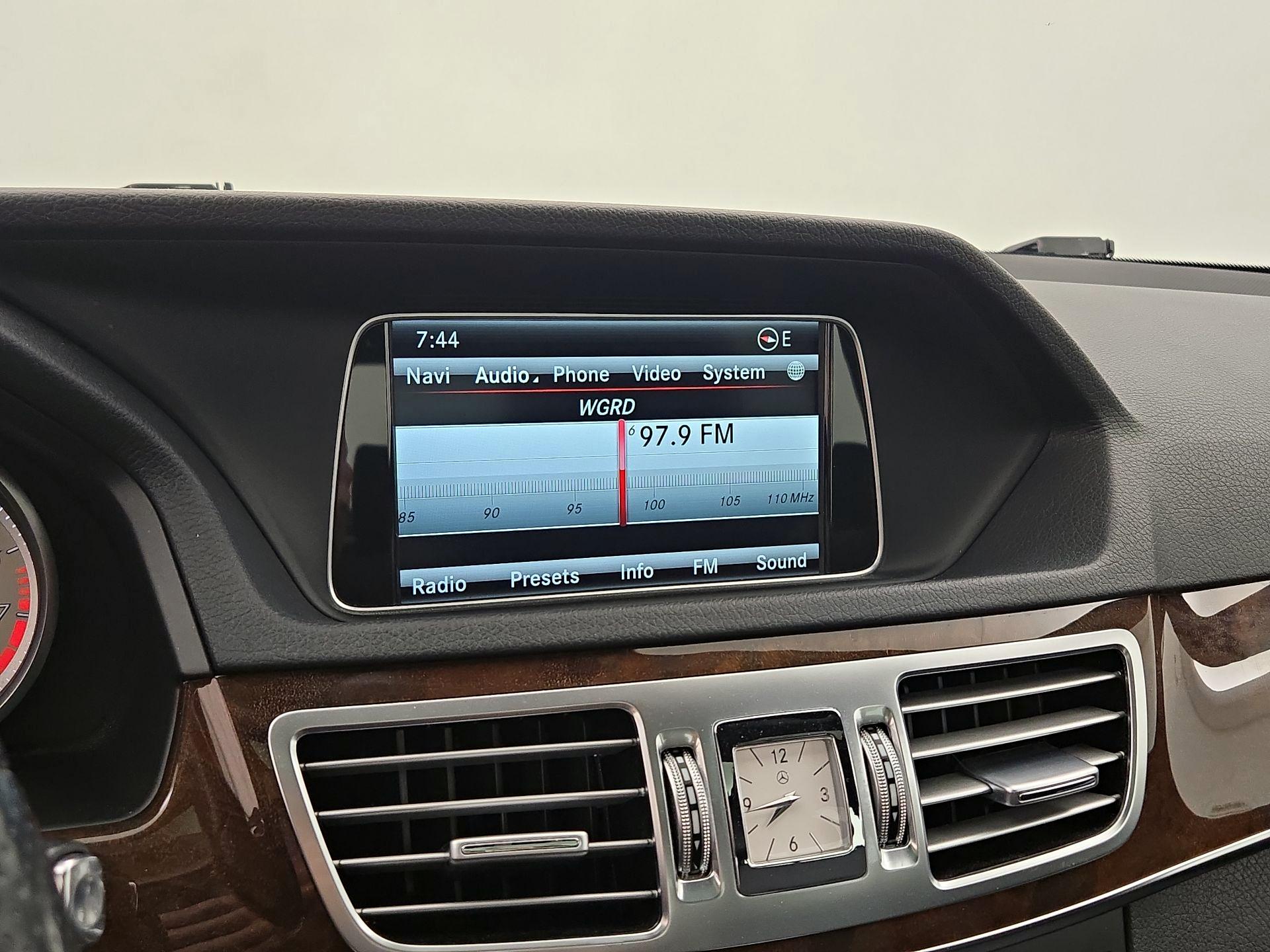 Thumbnail: 2014 Mercedes-Benz E-Class - 16
