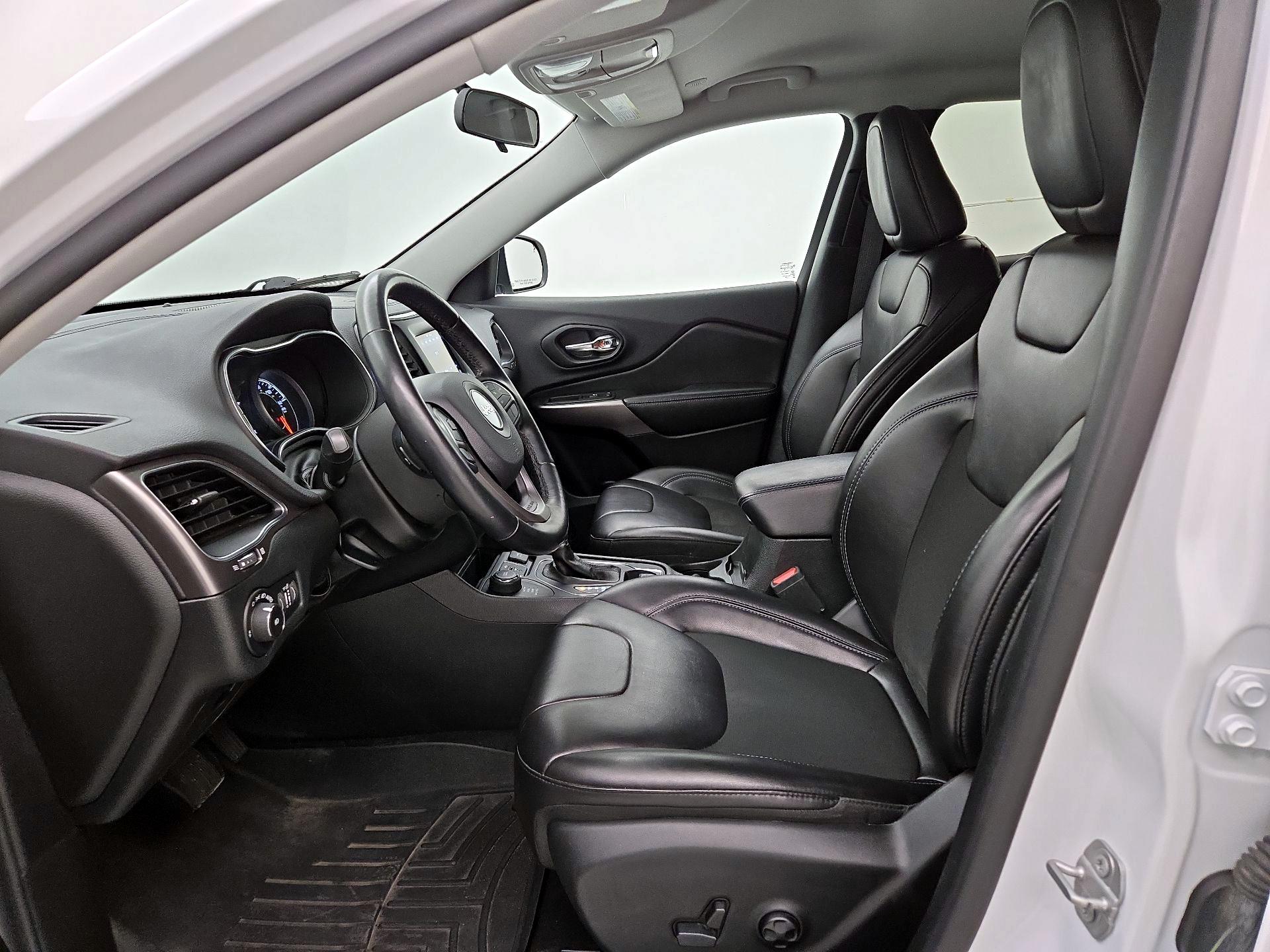 Thumbnail: 2020 Jeep Cherokee - 11