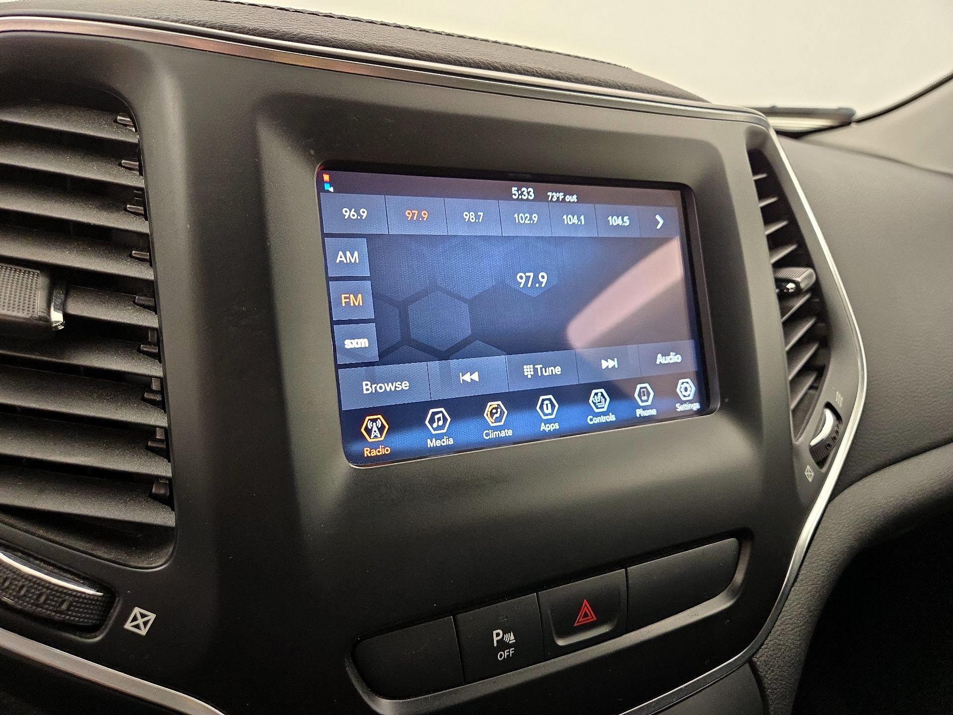 Thumbnail: 2020 Jeep Cherokee - 15
