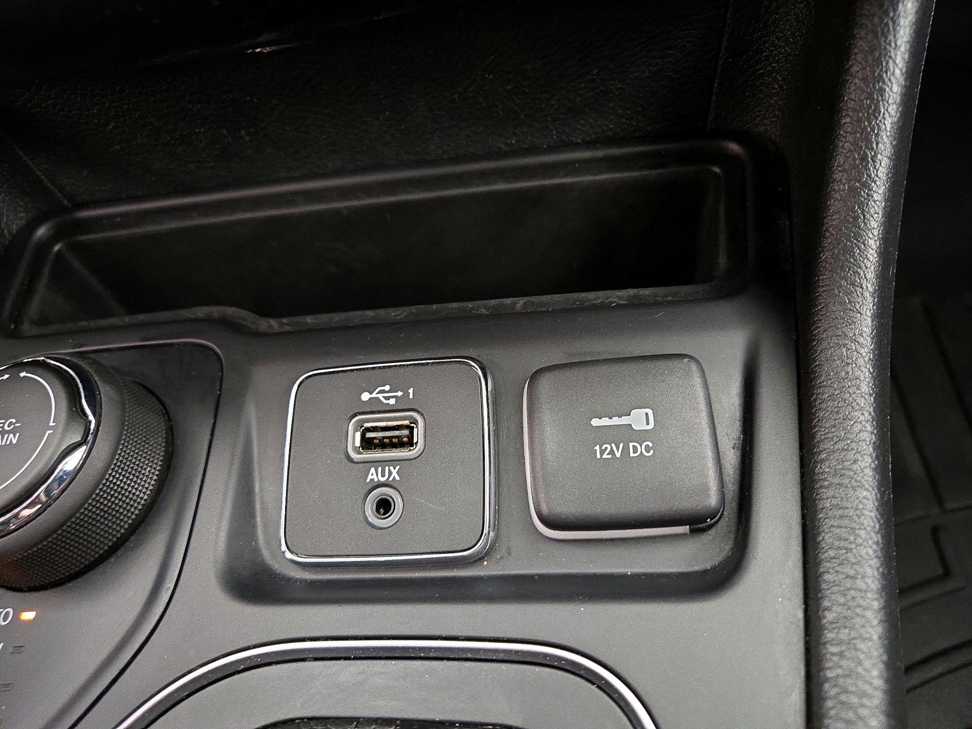 Thumbnail: 2020 Jeep Cherokee - 18