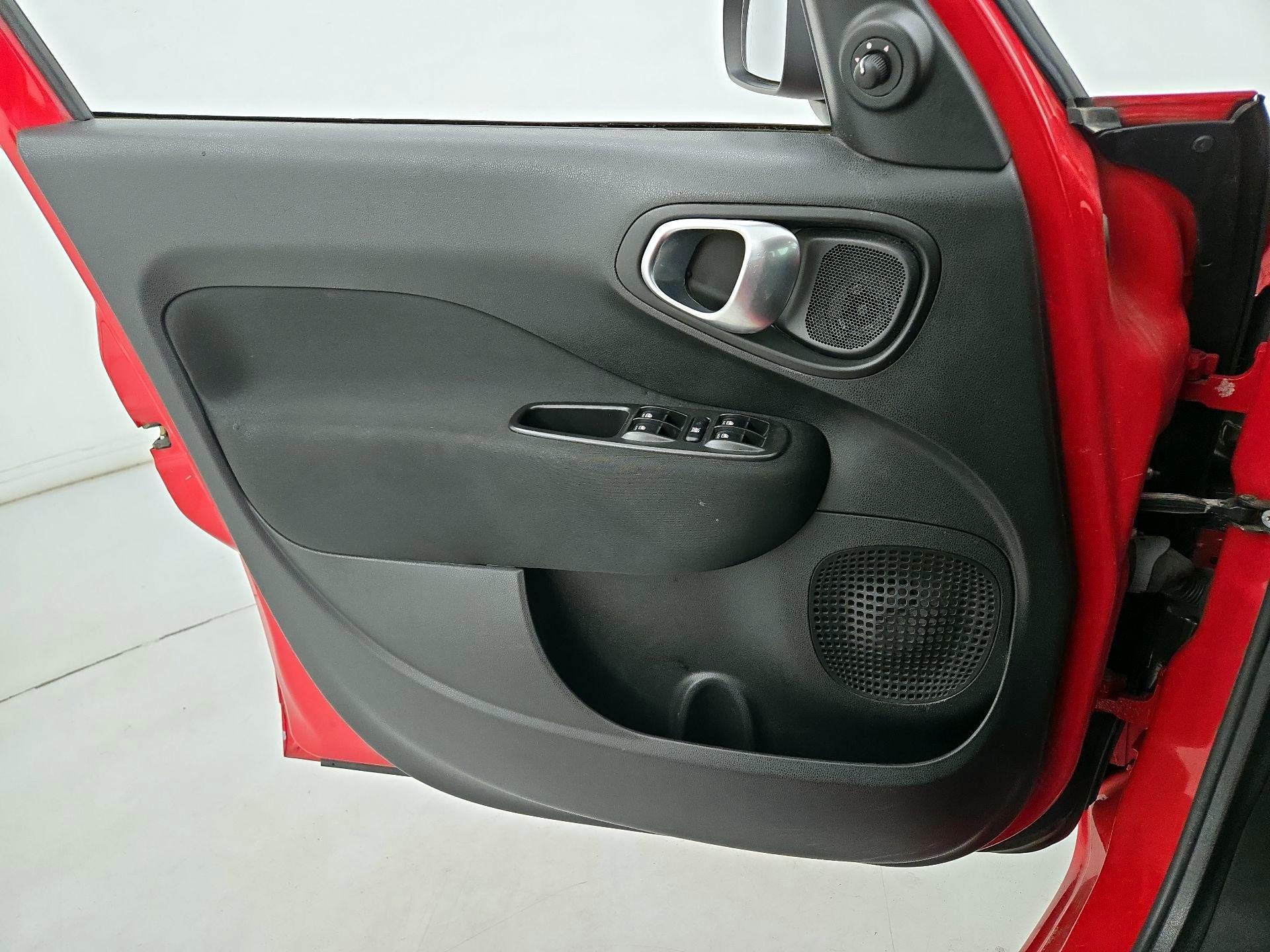 Thumbnail: 2016 Fiat 500L - 12