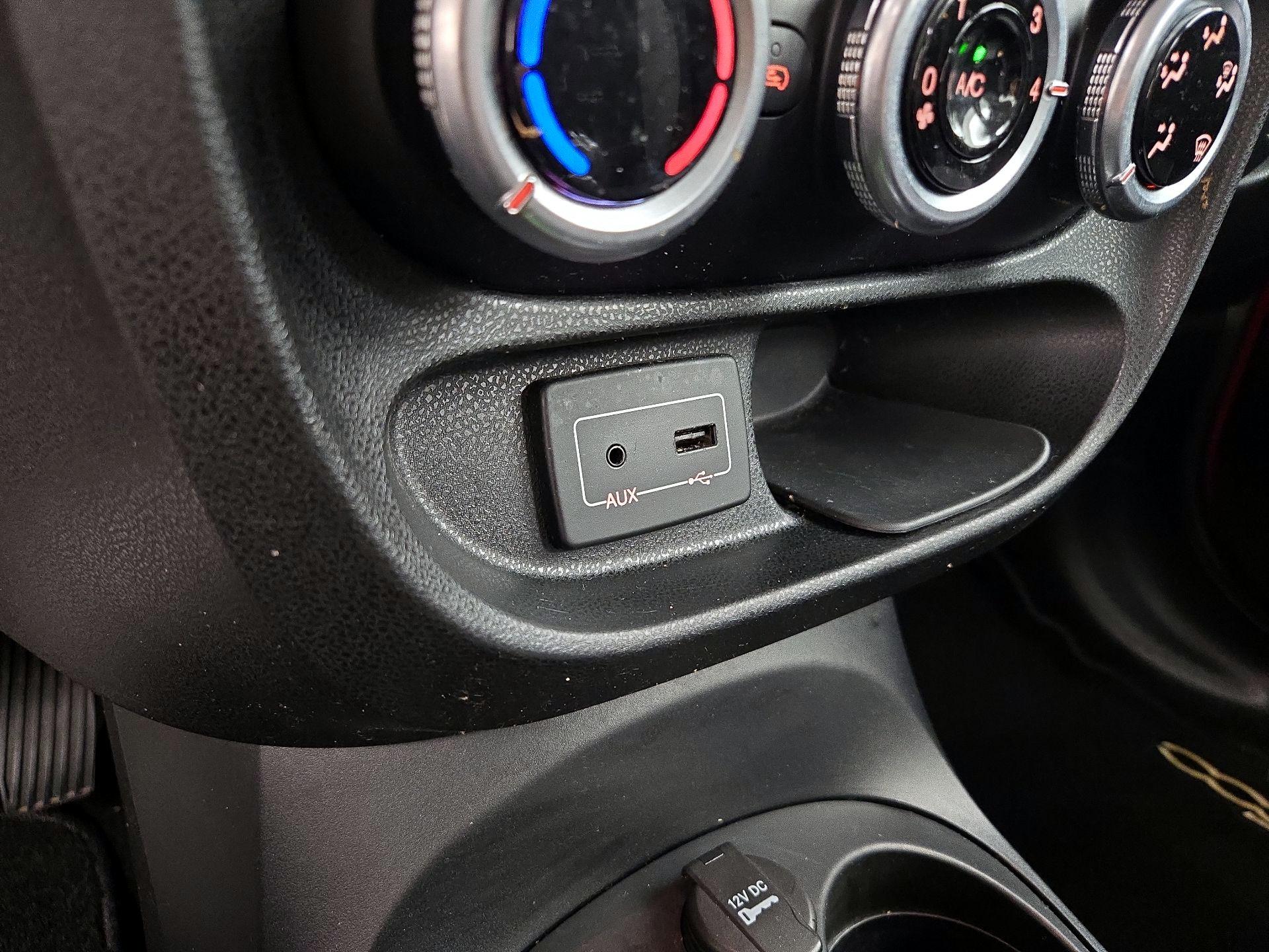Thumbnail: 2016 Fiat 500L - 16