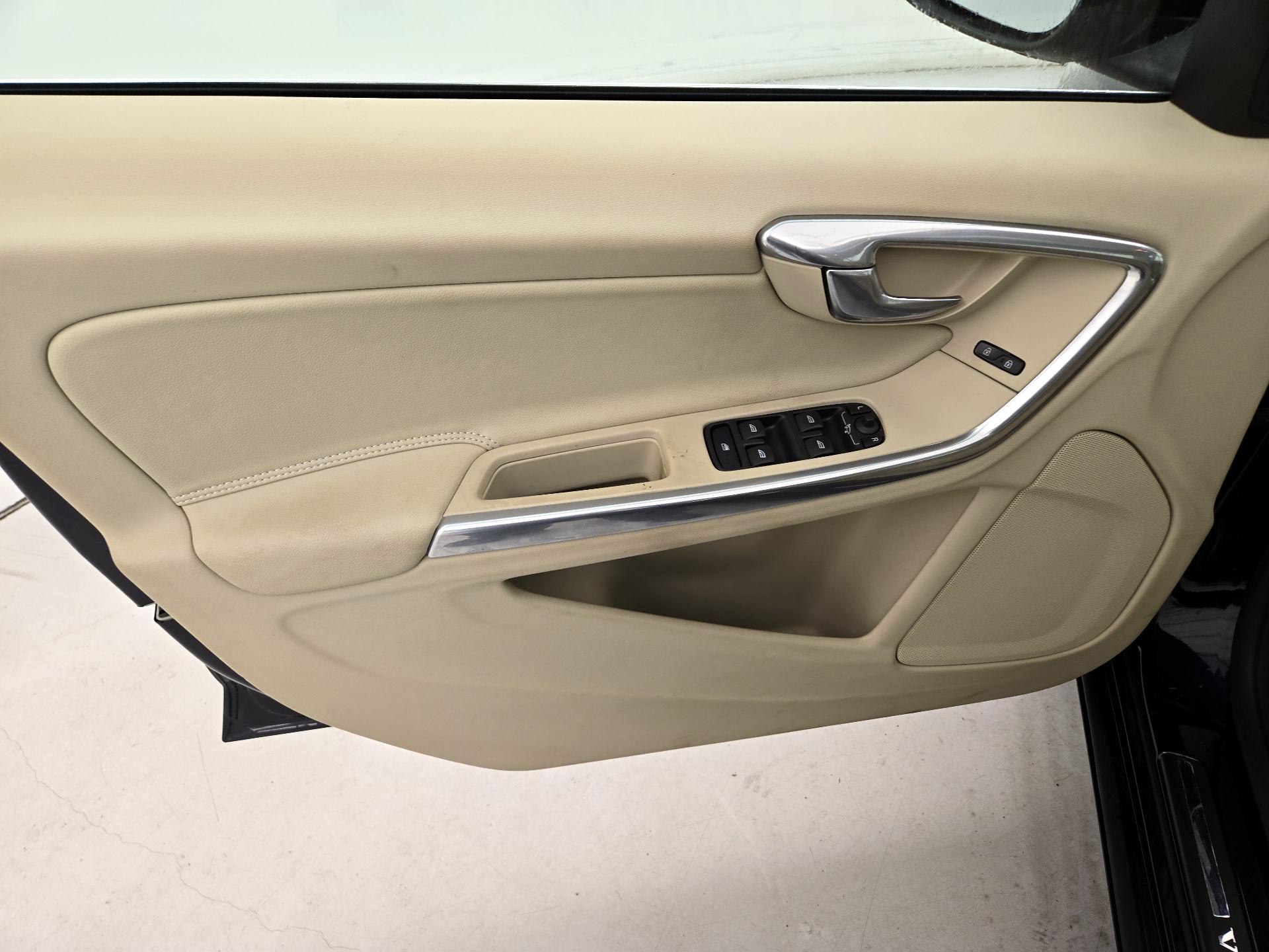 Thumbnail: 2016 Volvo S60 - 12