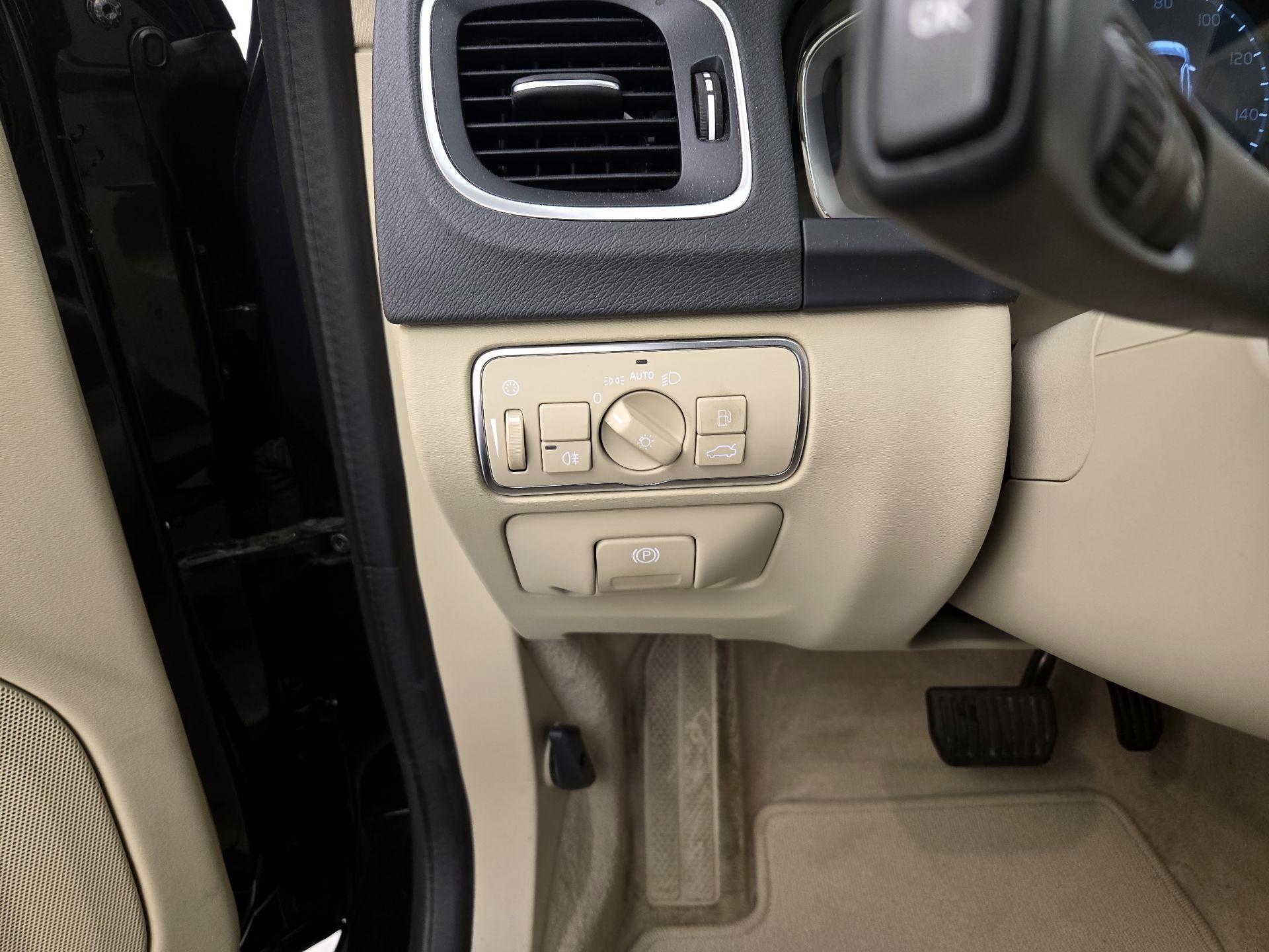 Thumbnail: 2016 Volvo S60 - 13