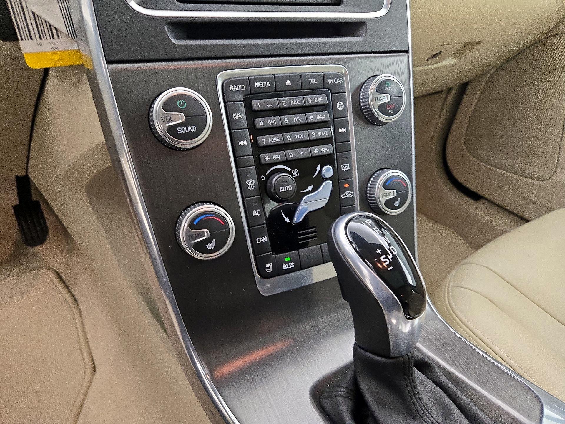Thumbnail: 2016 Volvo S60 - 17