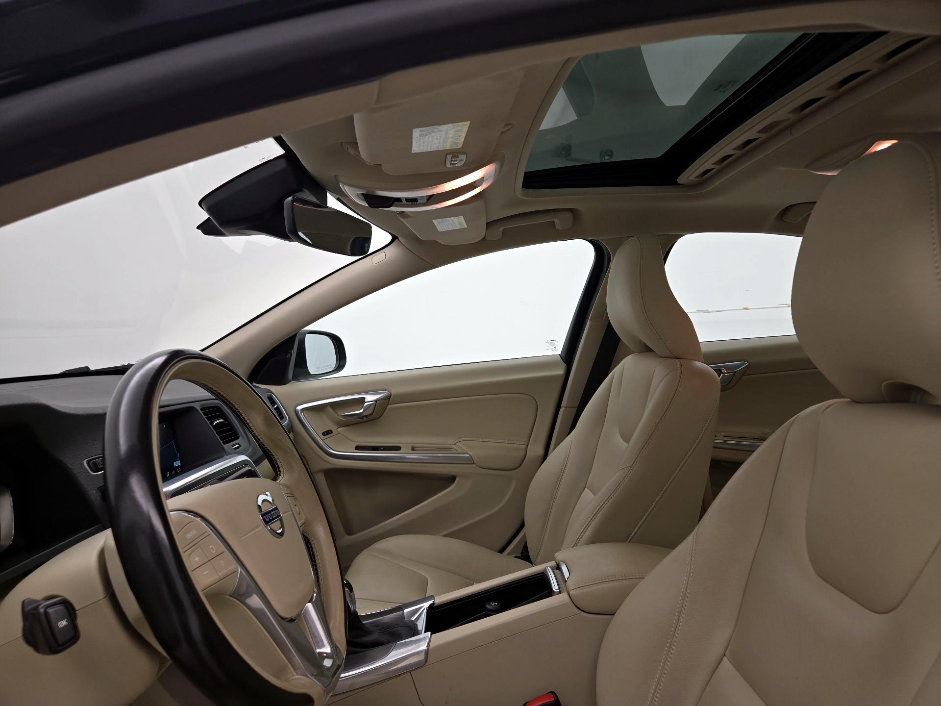 Thumbnail: 2016 Volvo S60 - 20