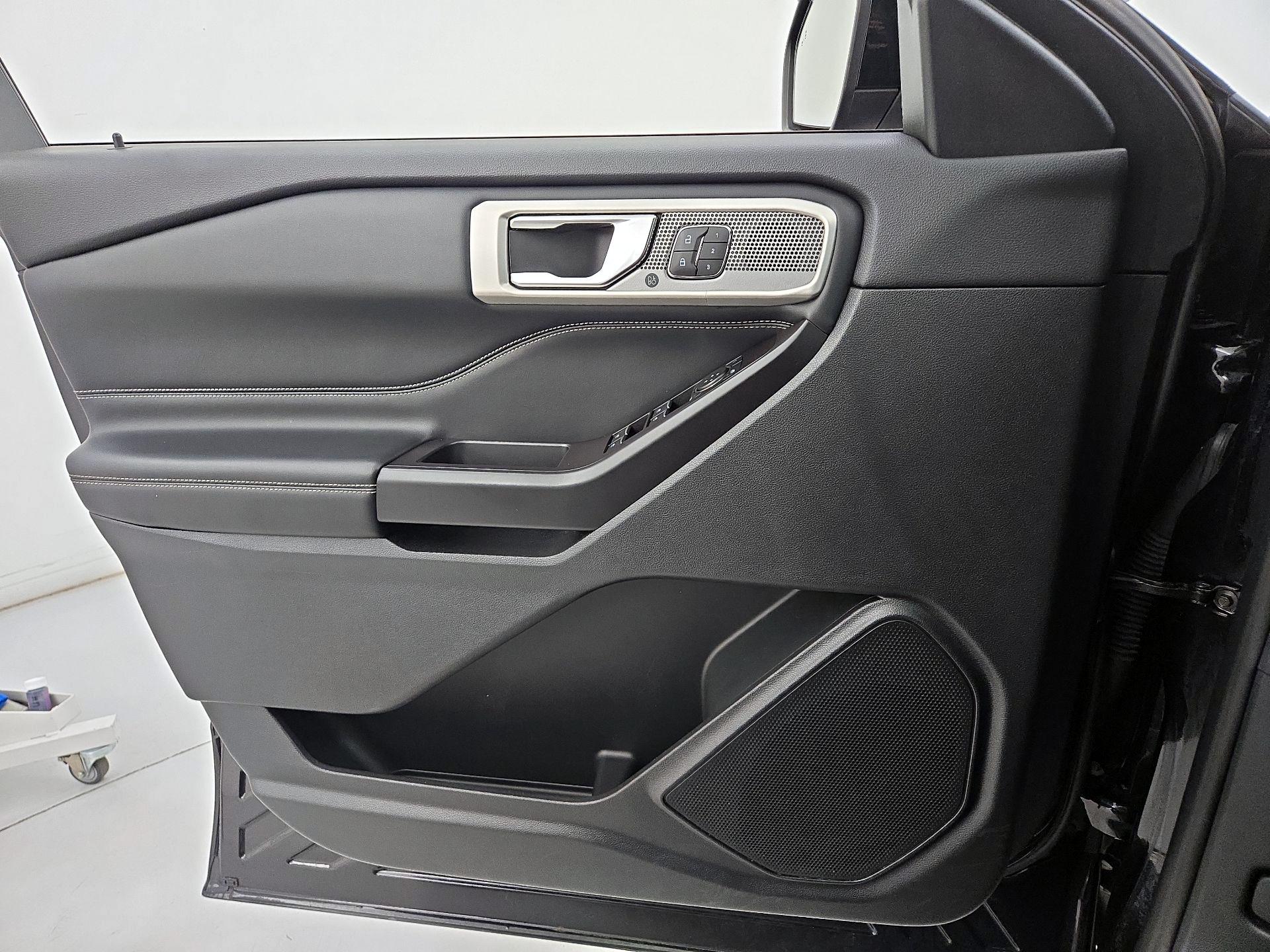 Thumbnail: 2020 Ford Explorer - 12