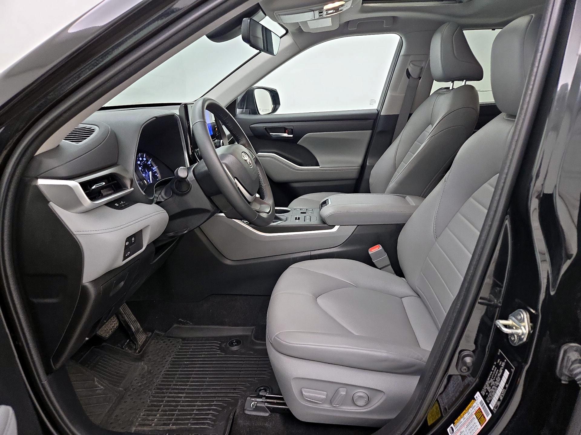 Thumbnail: 2023 Toyota Highlander - 11