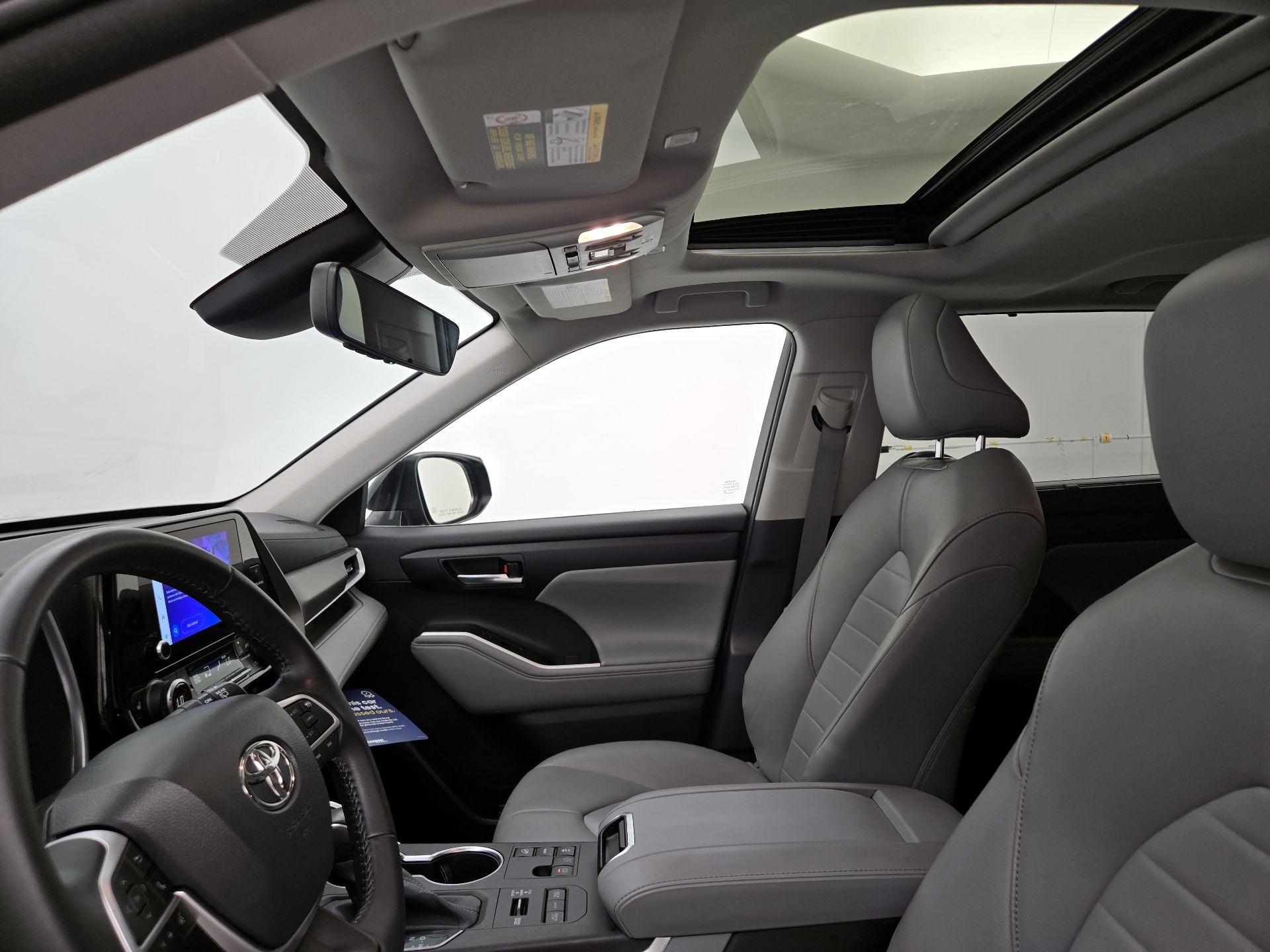 Thumbnail: 2023 Toyota Highlander - 19