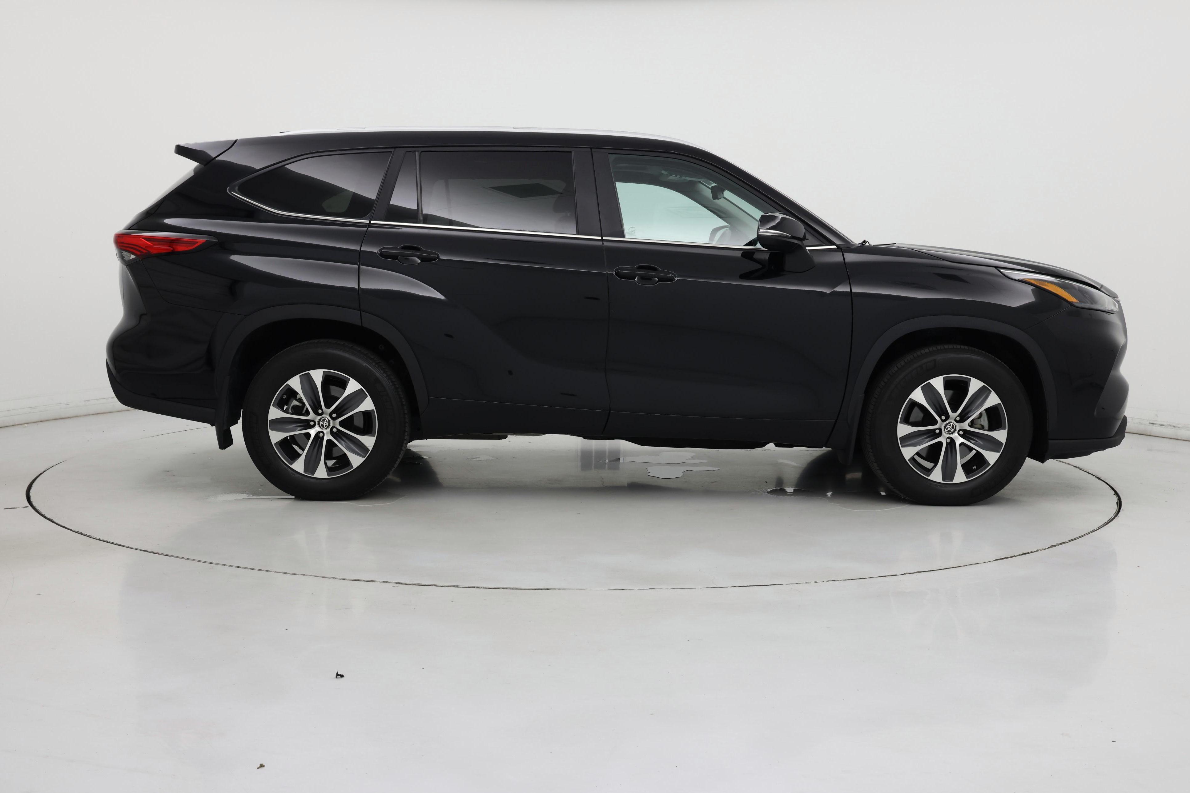 Thumbnail: 2023 Toyota Highlander - 7