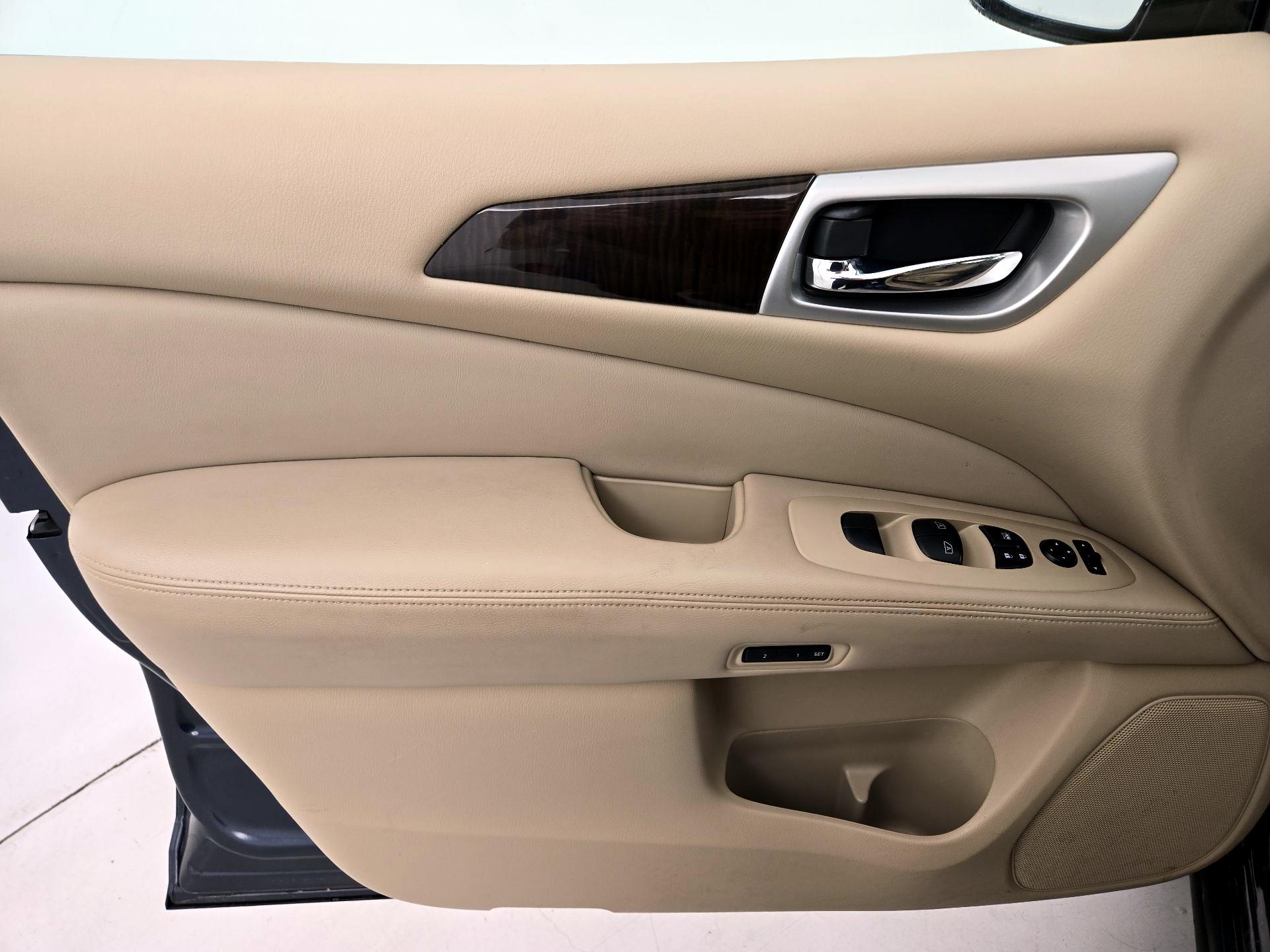 Thumbnail: 2015 Nissan Pathfinder - 12