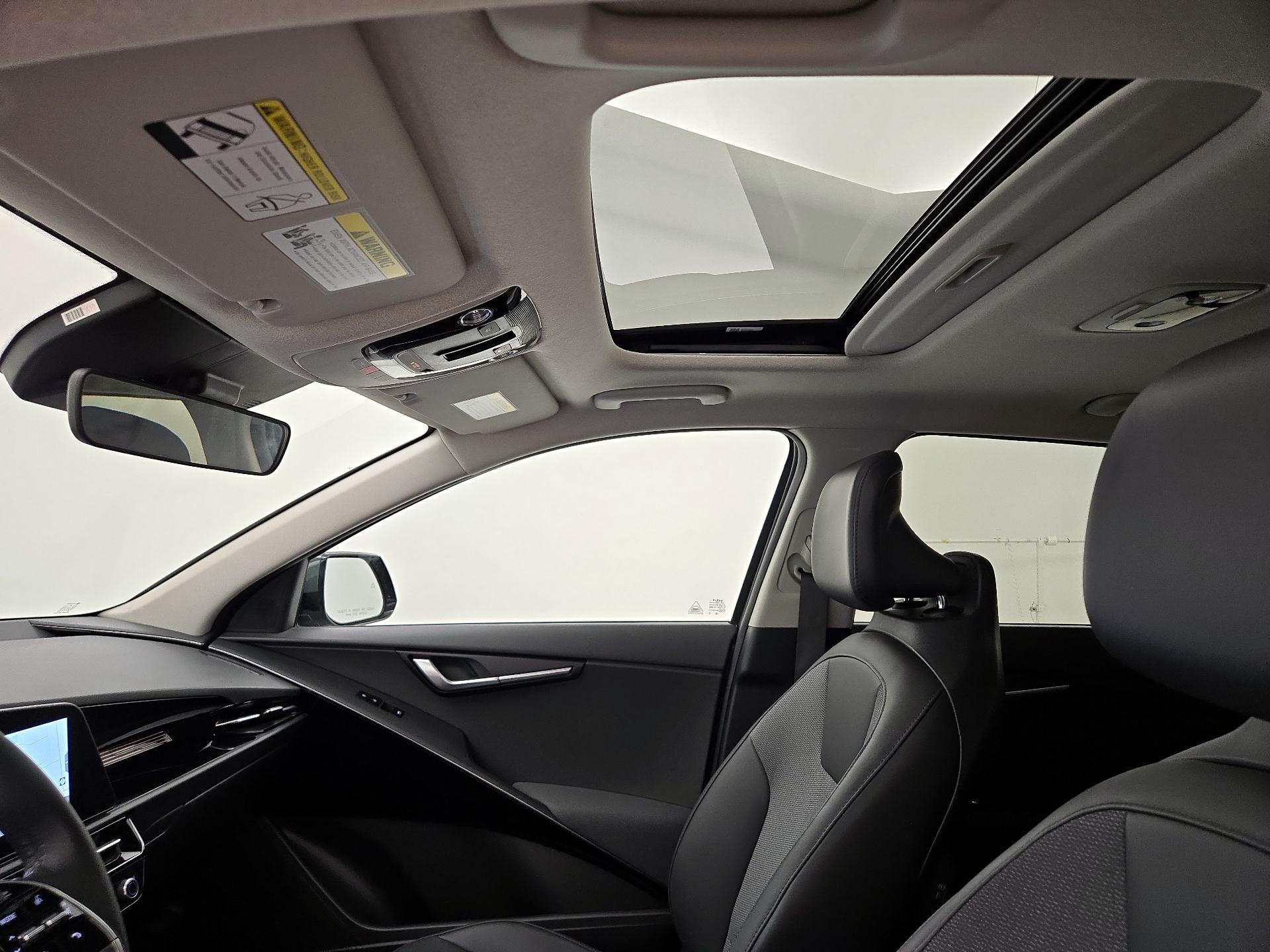 Thumbnail: 2023 Kia Niro - 20