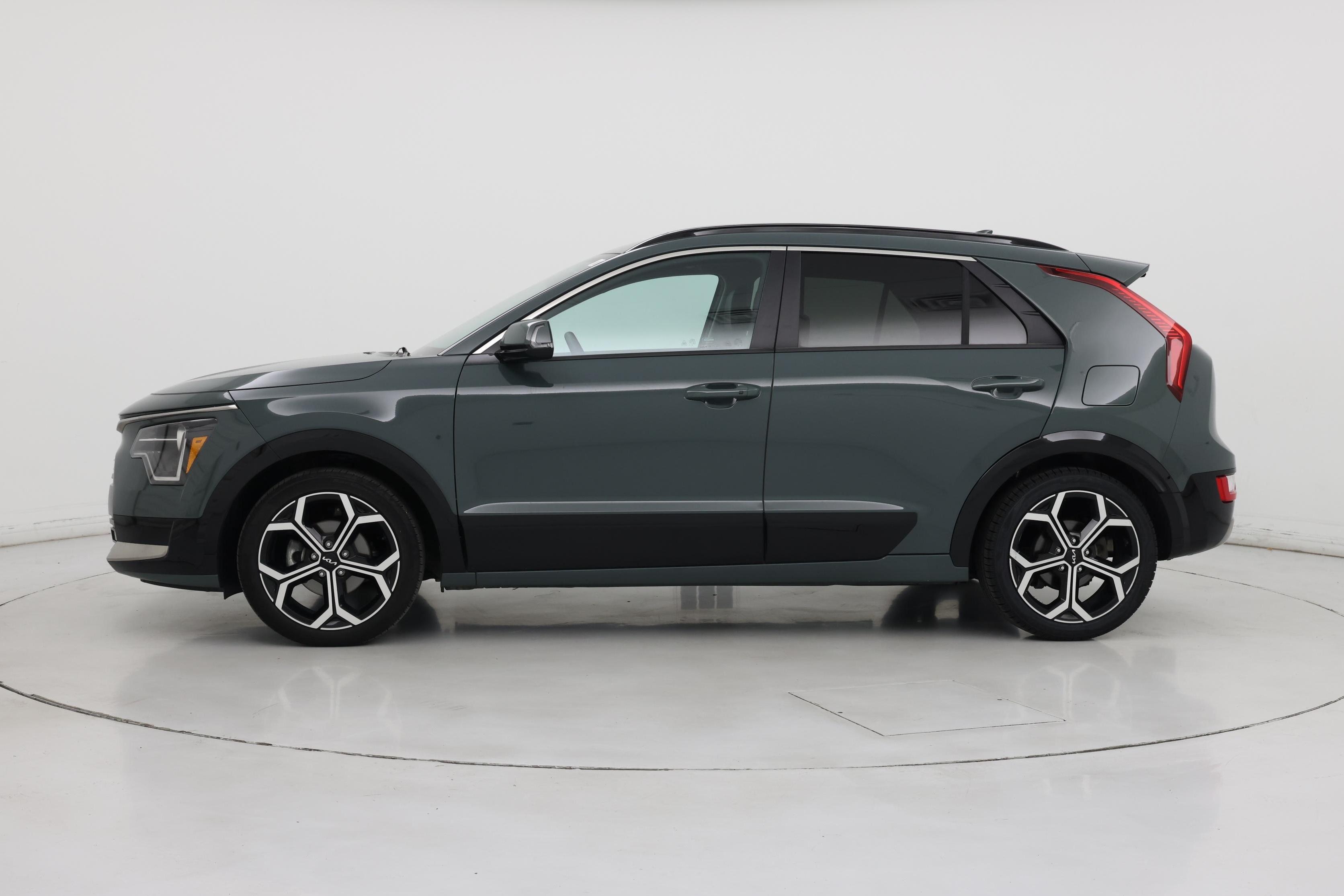 Thumbnail: 2023 Kia Niro - 3