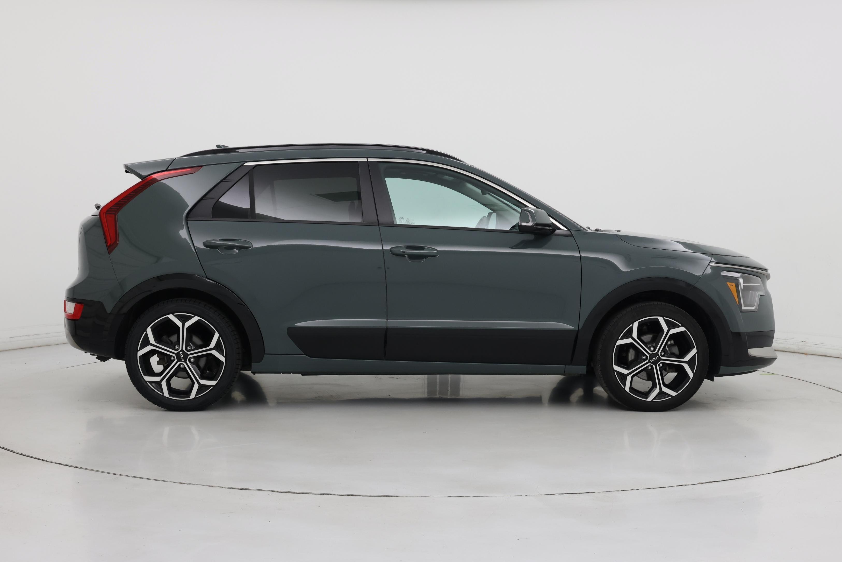 Thumbnail: 2023 Kia Niro - 7