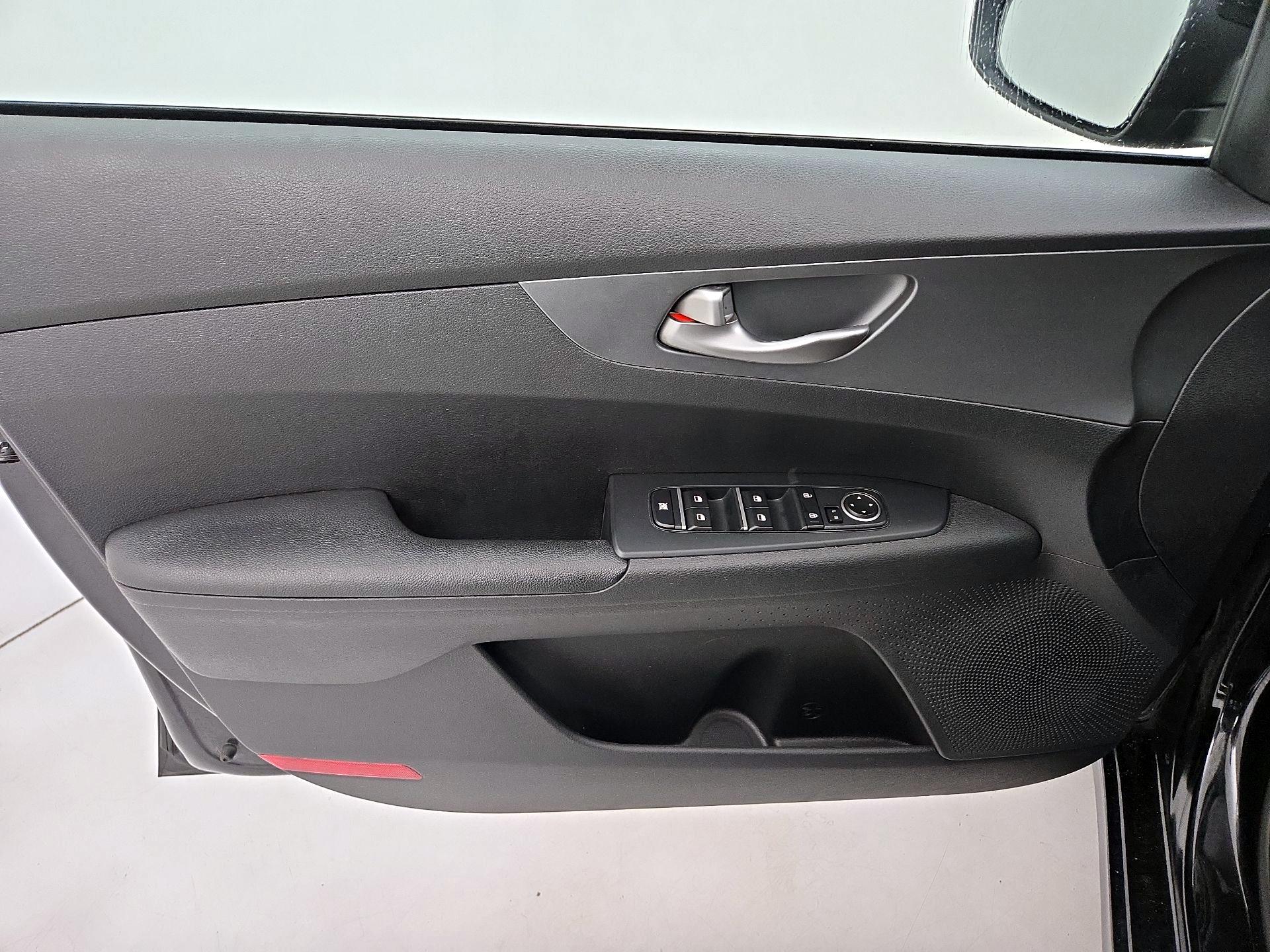 Thumbnail: 2021 Kia Forte - 12