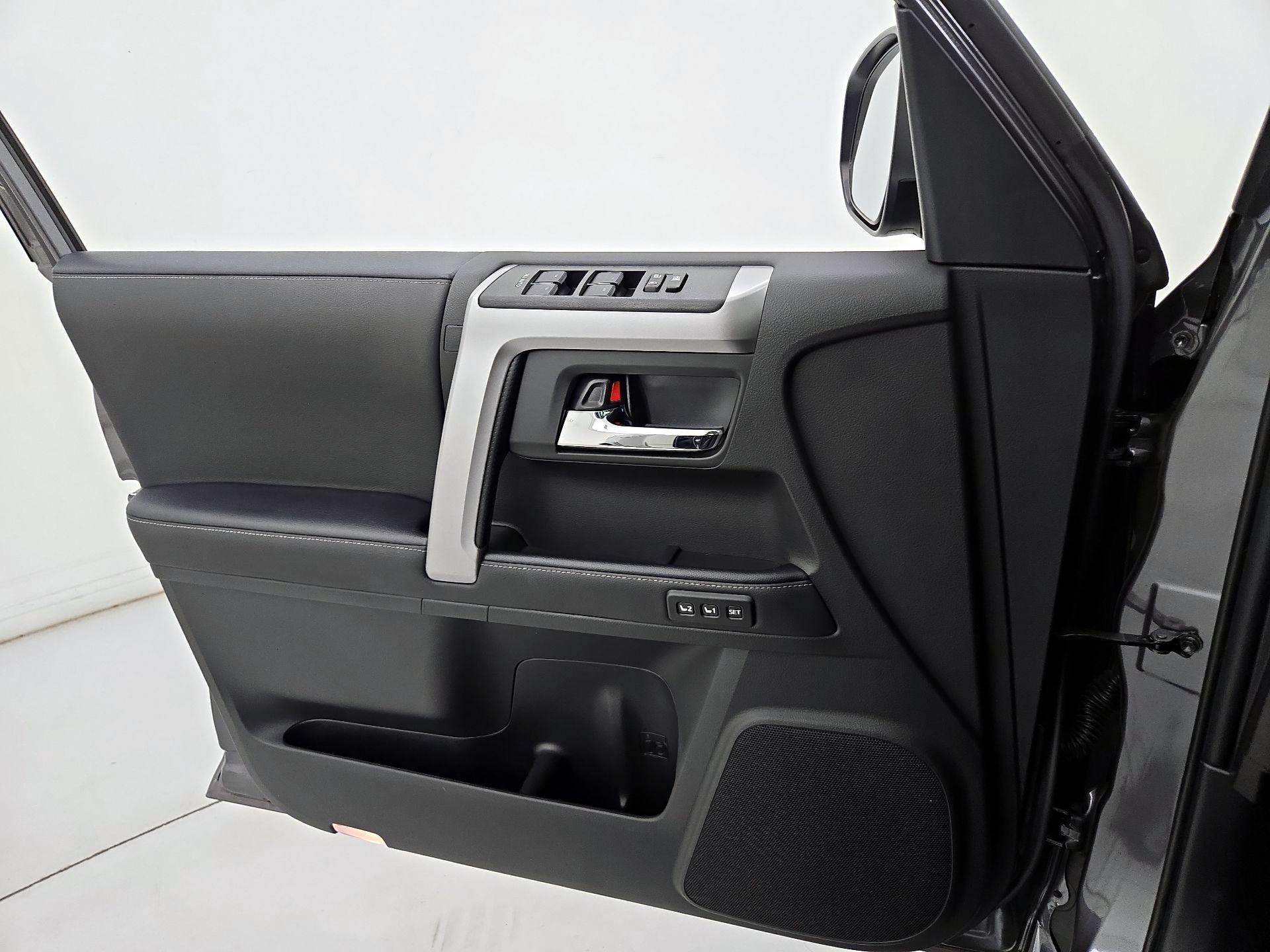 Thumbnail: 2022 Toyota 4Runner - 12