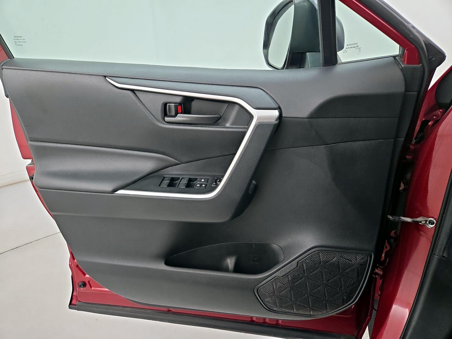 Thumbnail: 2020 Toyota RAV4 - 12