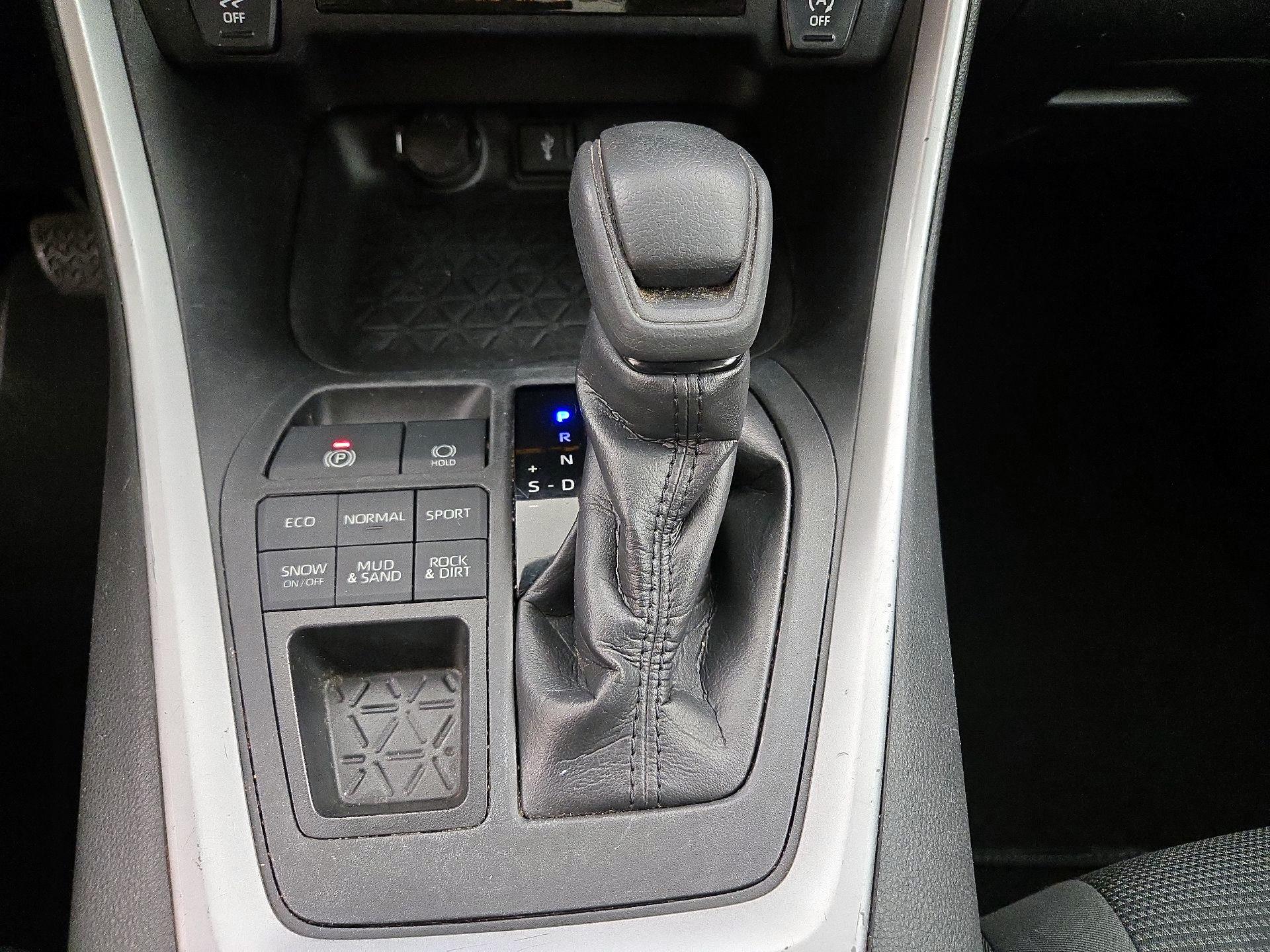 Thumbnail: 2020 Toyota RAV4 - 17