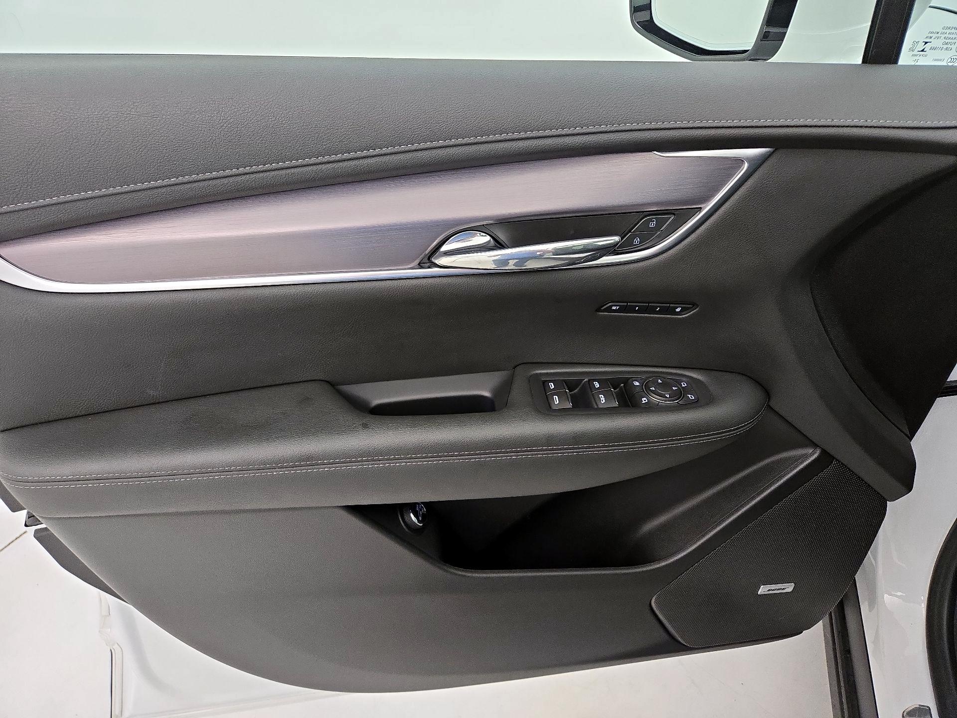 Thumbnail: 2023 Cadillac XT6 - 12