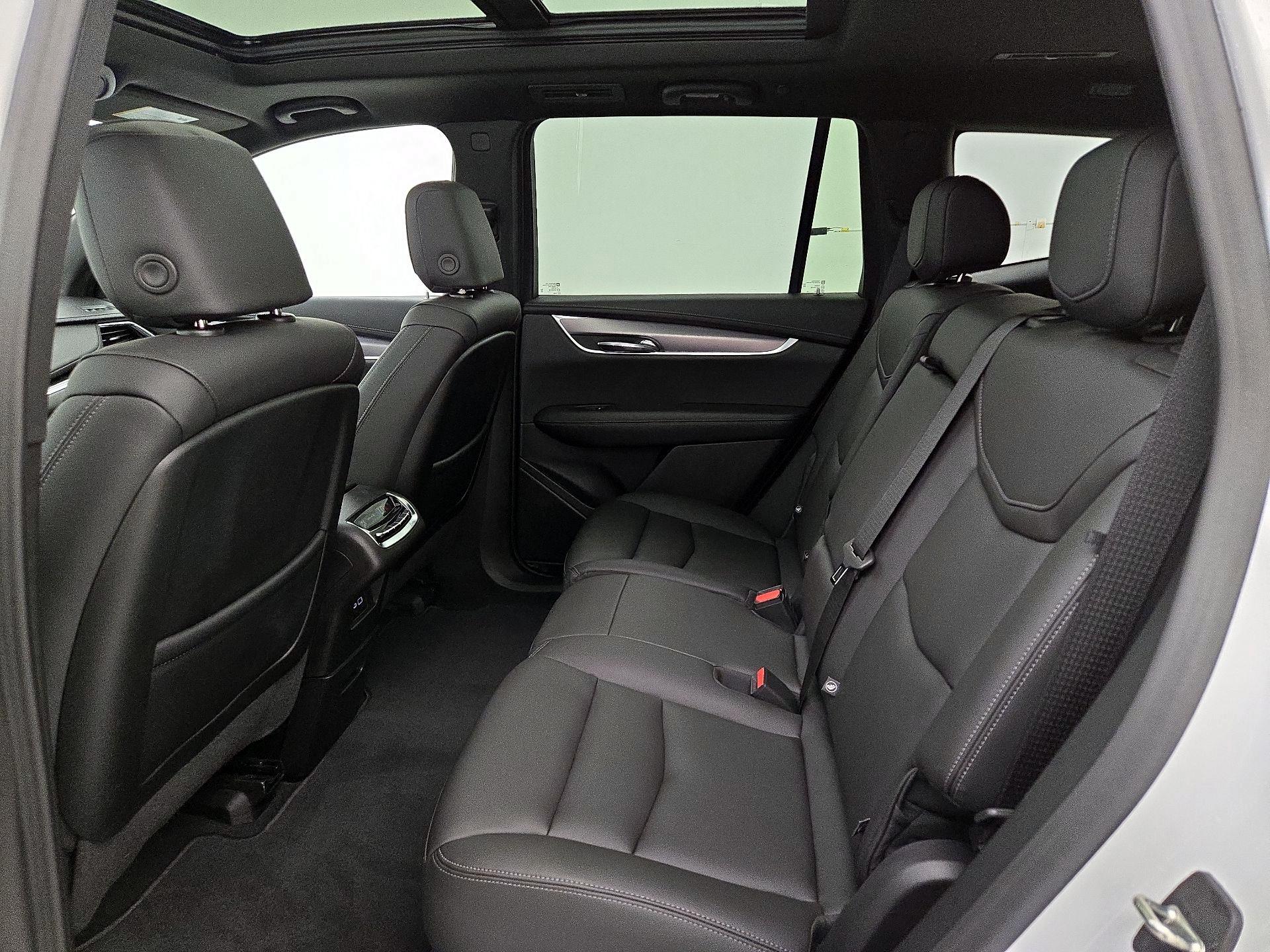 Thumbnail: 2023 Cadillac XT6 - 20